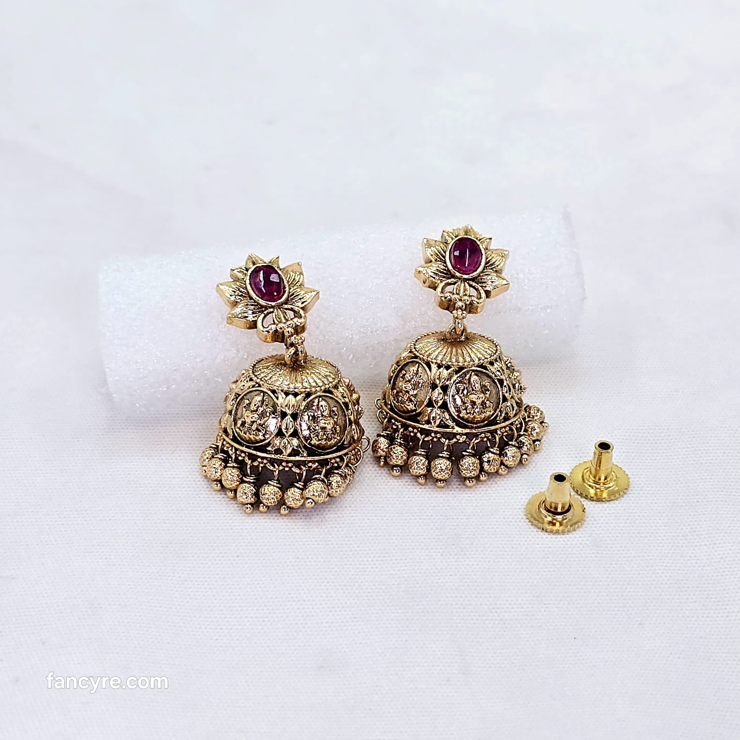 The Tamini Kempu Earring