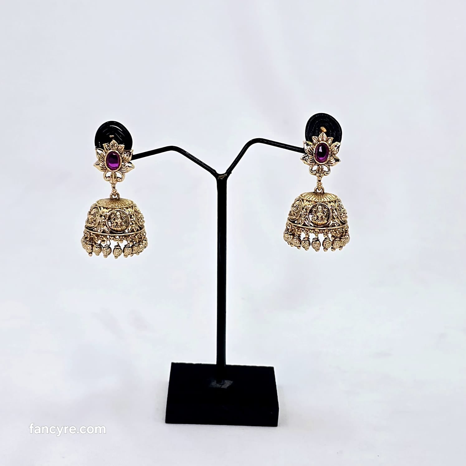 The Tamini Kempu Earring