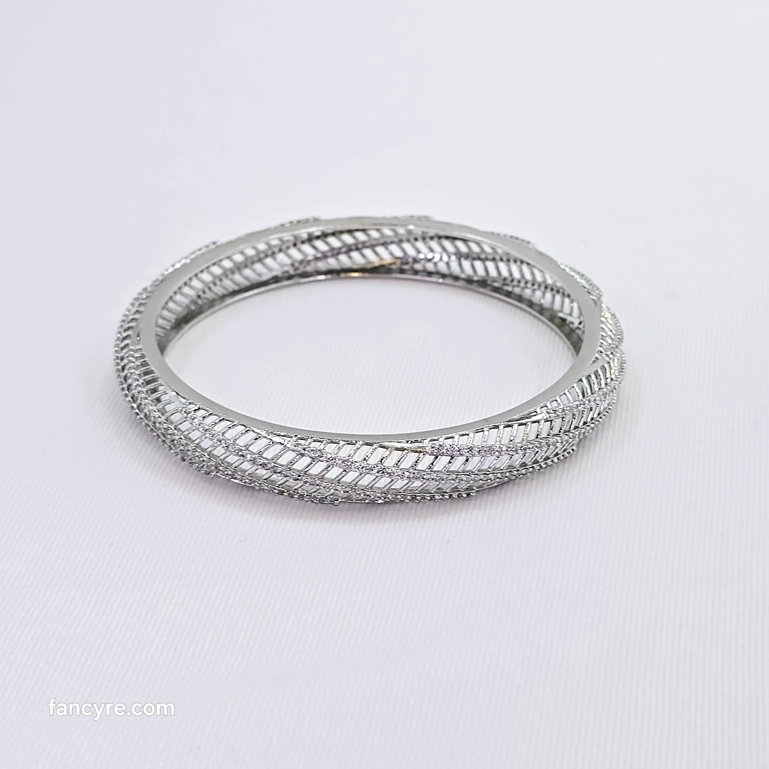 The Araya Whitegold A.D Bangle
