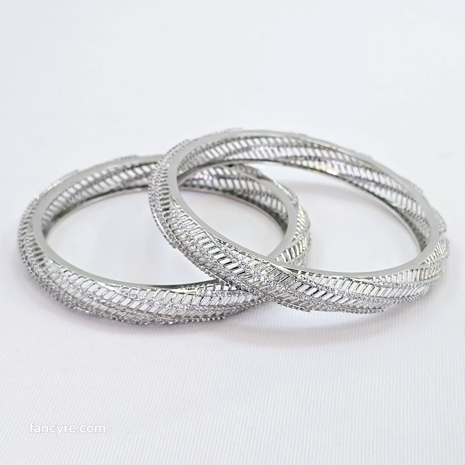The Araya Whitegold A.D Bangle