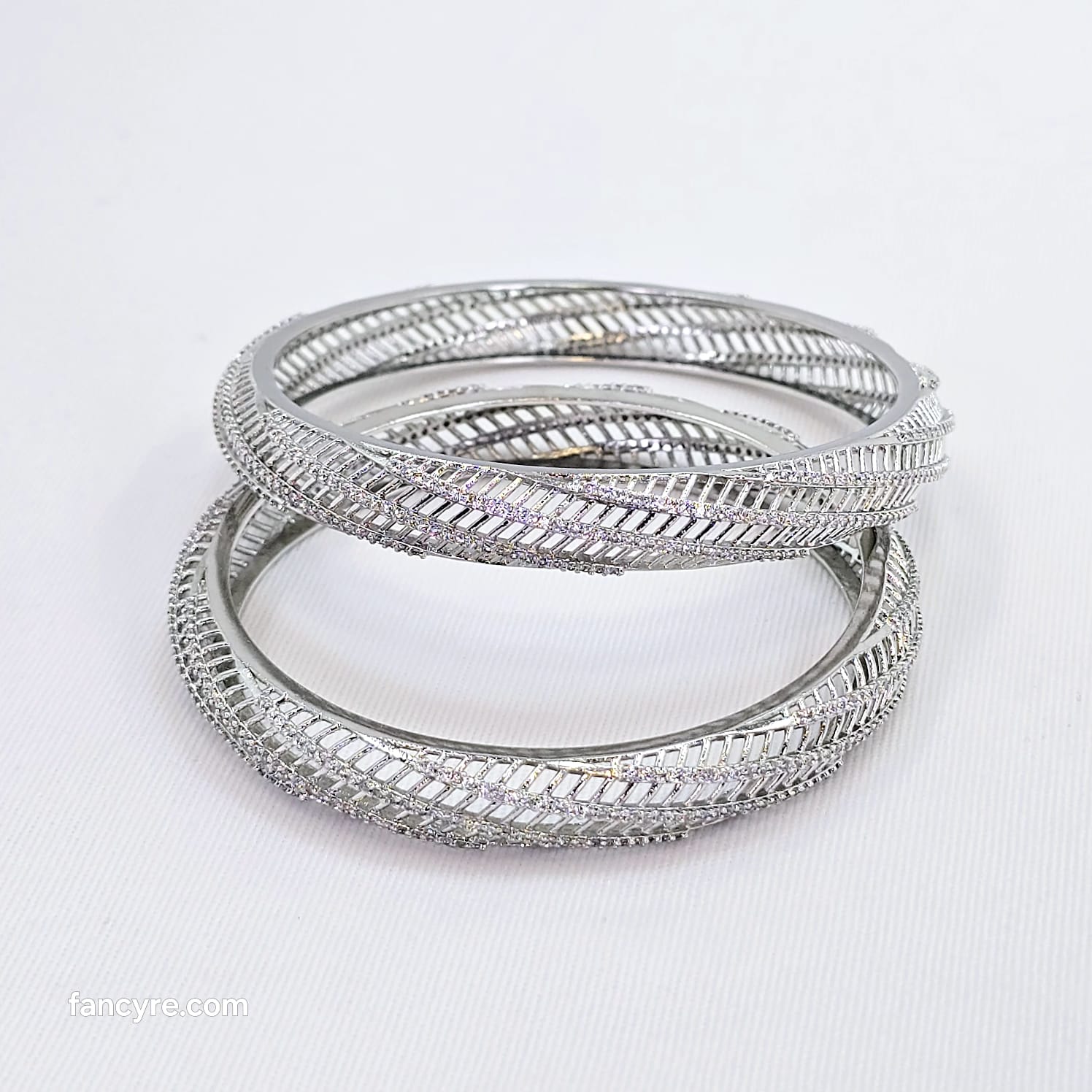 The Araya Whitegold A.D Bangle