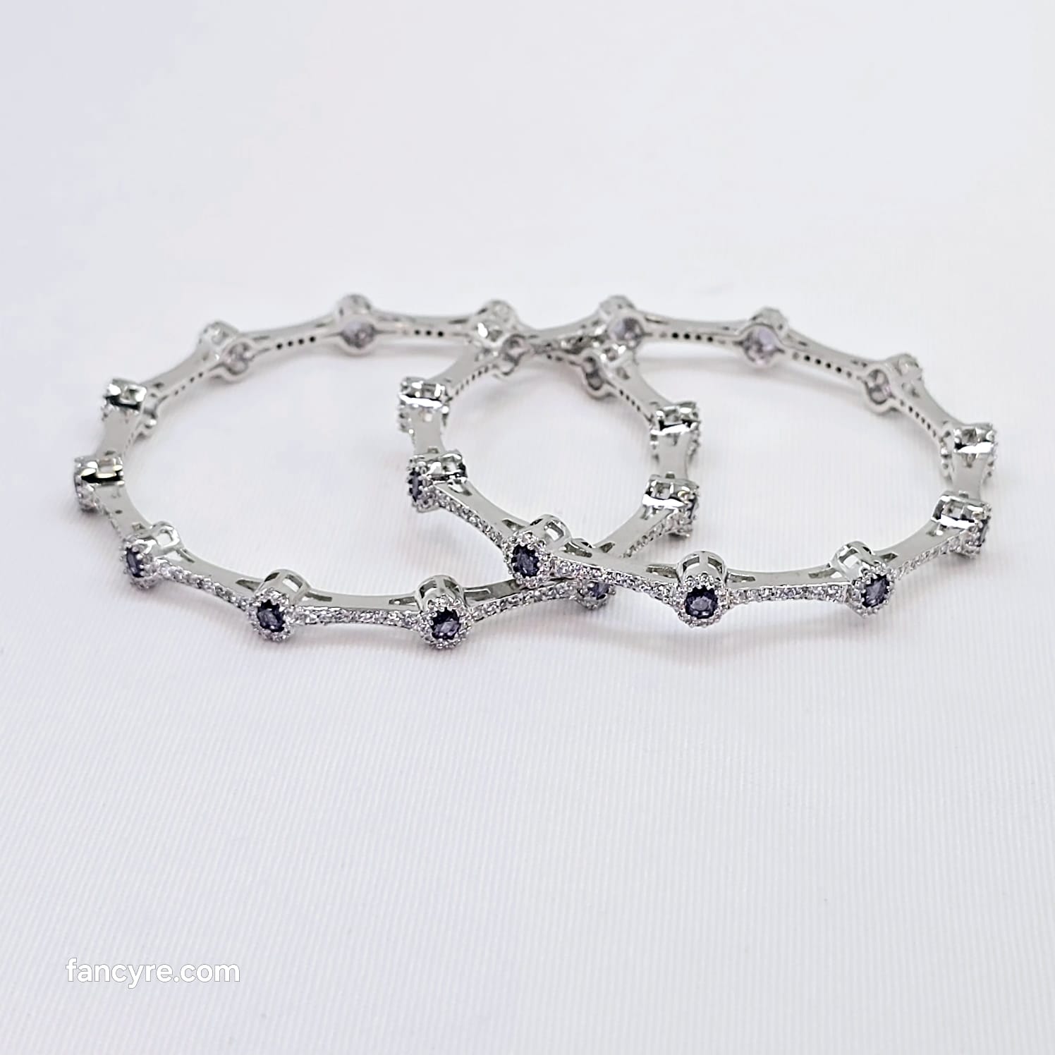 The Juniper Whitegold A.D Bangle