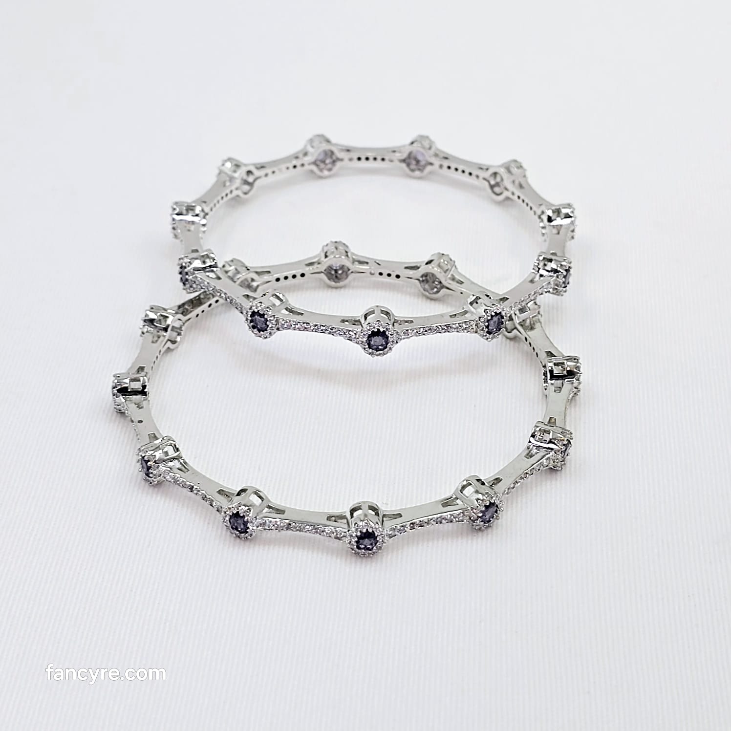 The Juniper Whitegold A.D Bangle