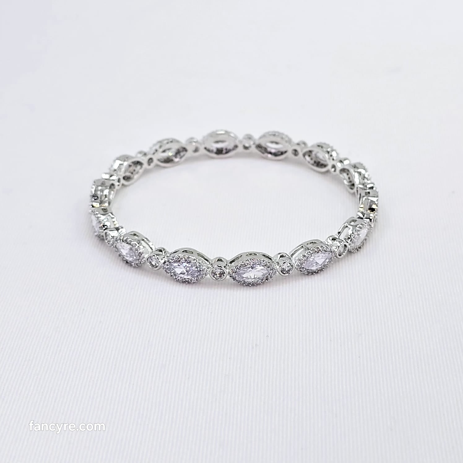 The Faye Whitegold A.D Bangle
