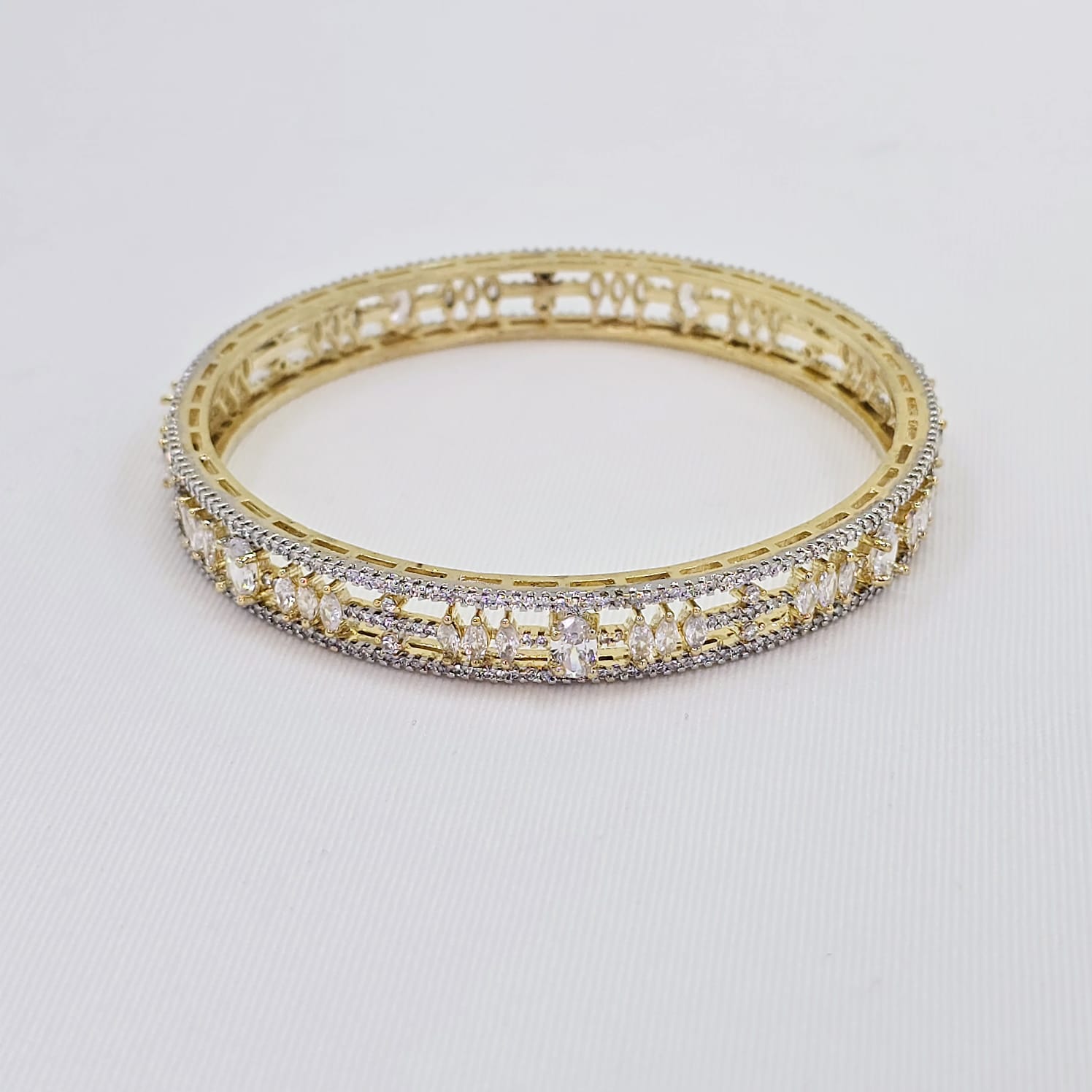 The Layne Yellowgold A.D Bangle