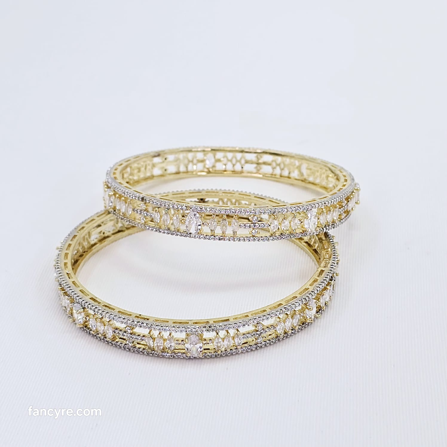 The Layne Yellowgold A.D Bangle