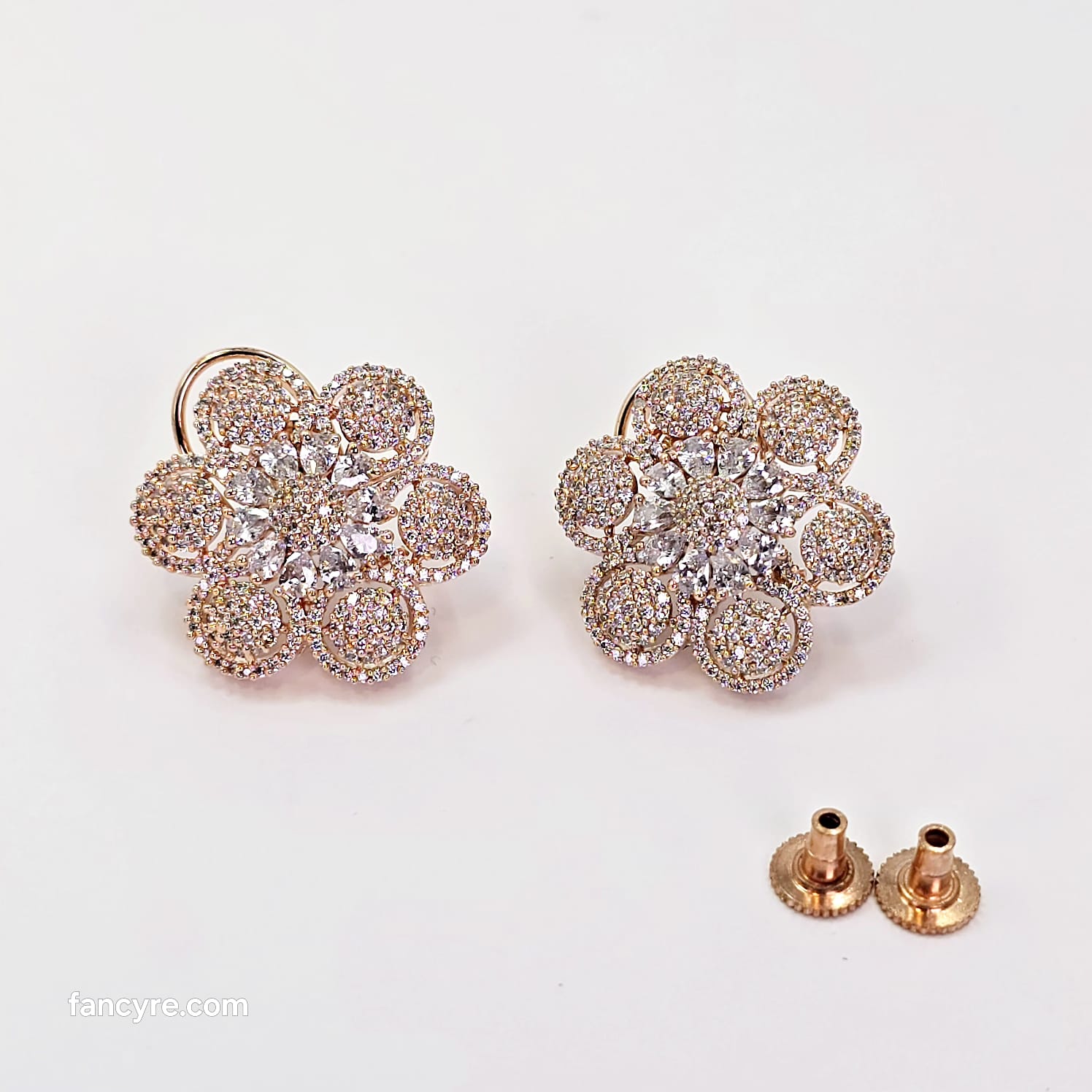 The Manroe Rosegold A.D Earring