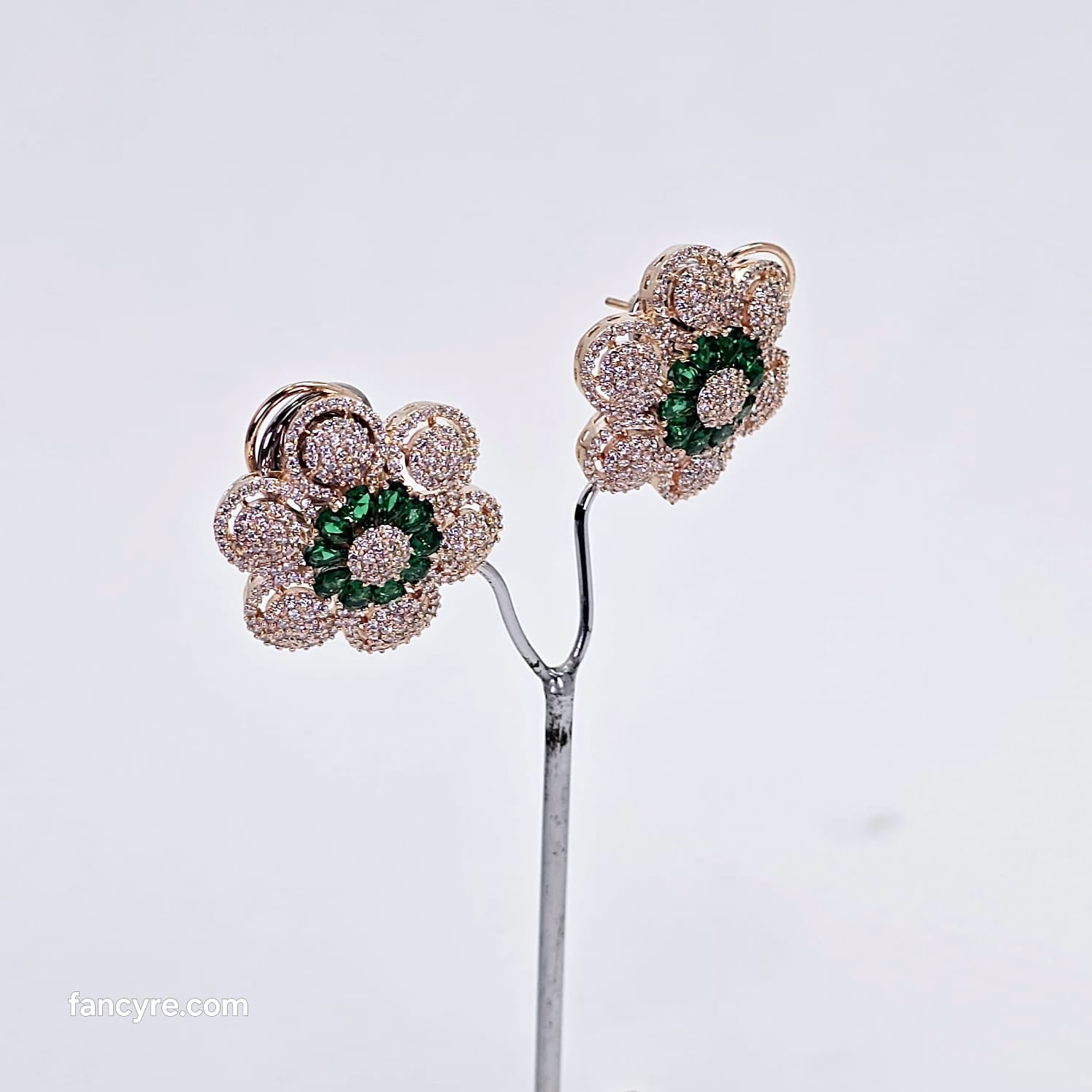 The Manroe Rosegold A.D Earring