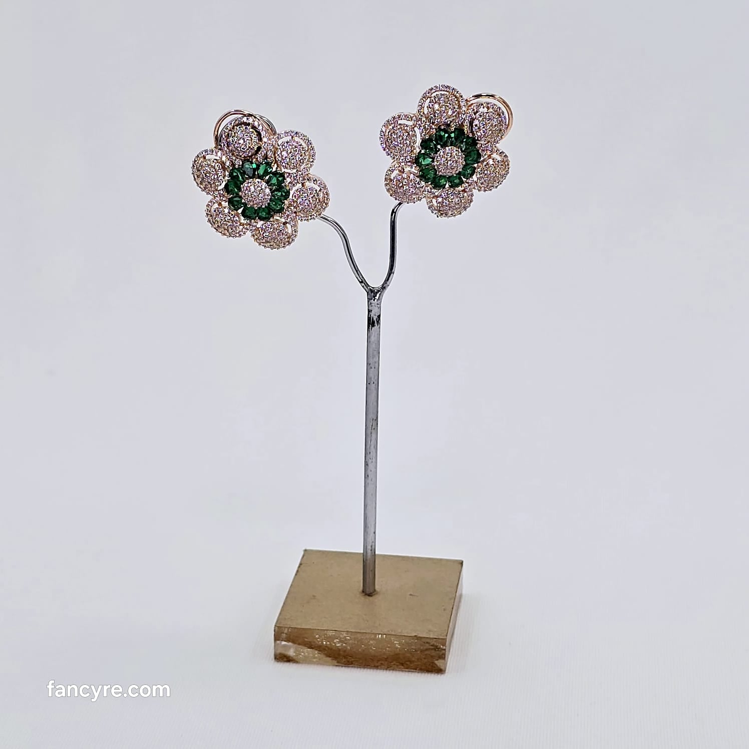 The Manroe Rosegold A.D Earring