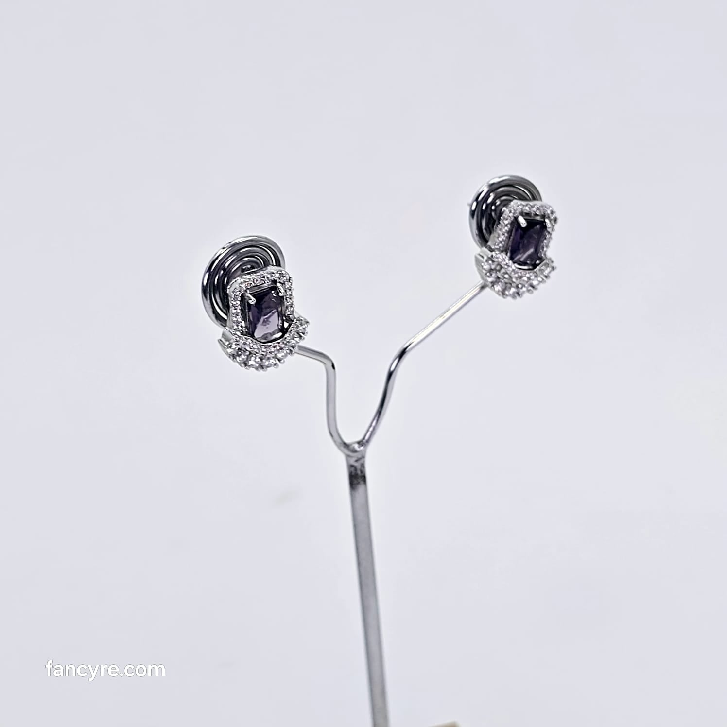 The Geneva Whitegold A.D Earring