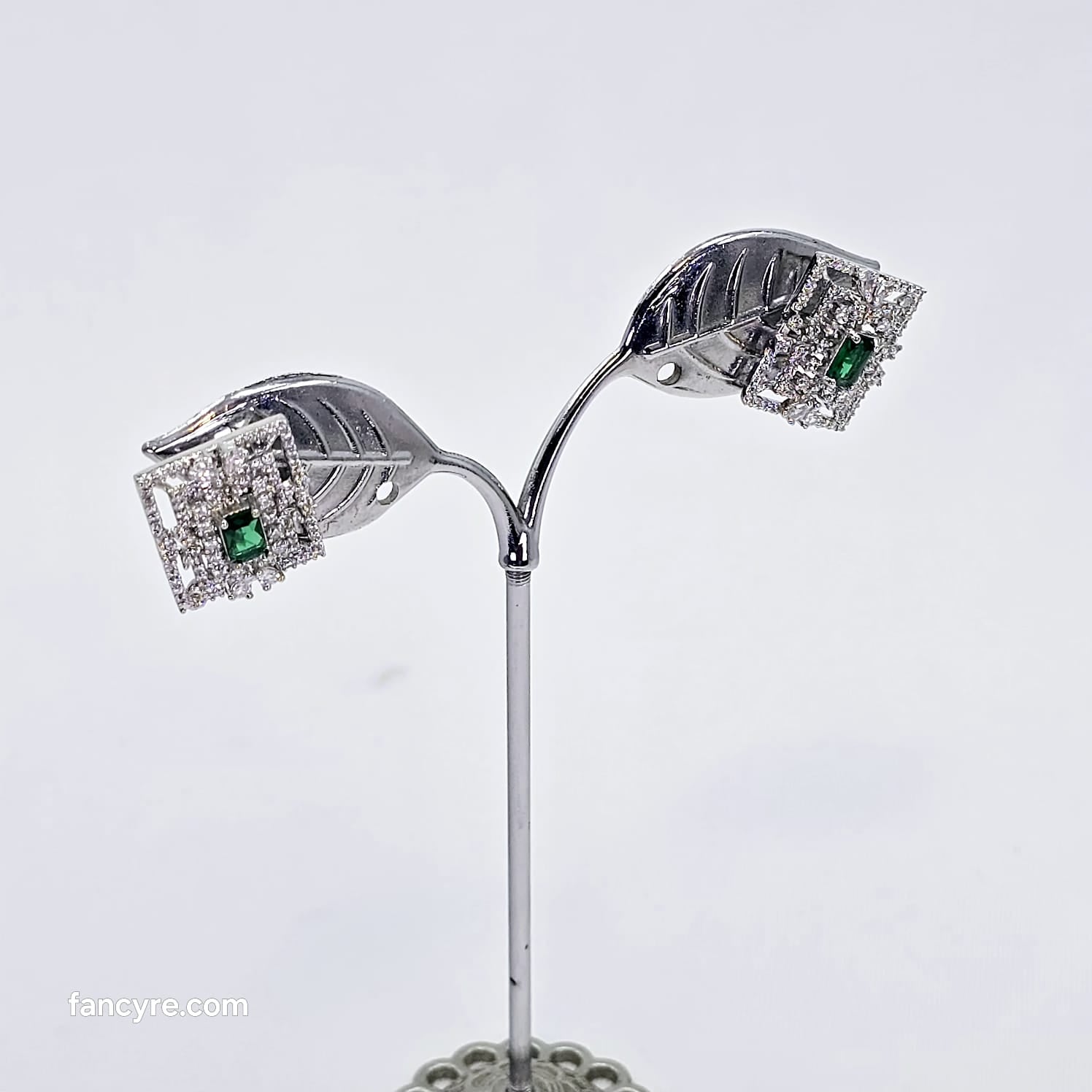 The Serra Whitegold A.D Earring
