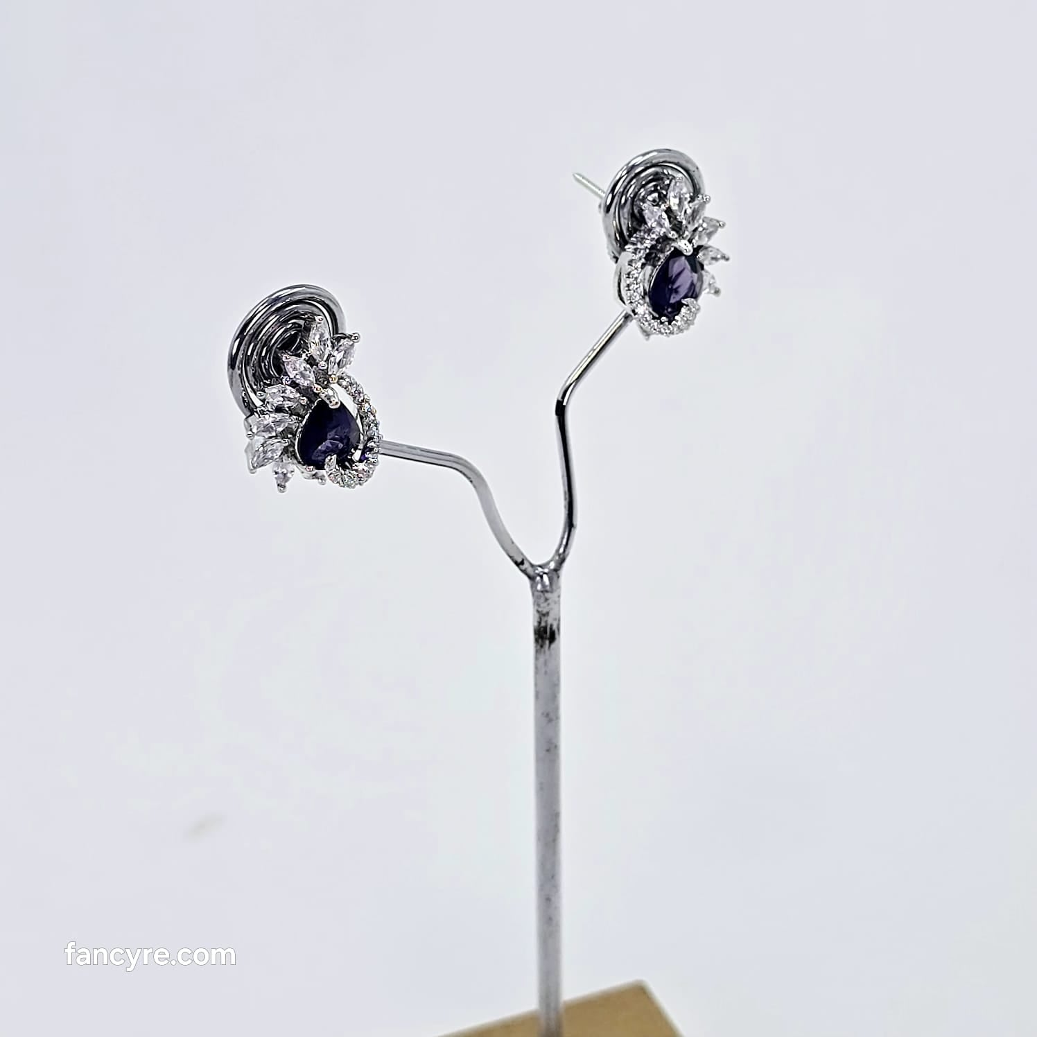 The Leora Whitegold A.D Earring