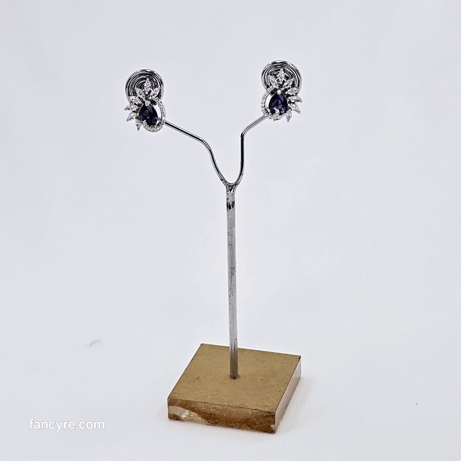 The Leora Whitegold A.D Earring