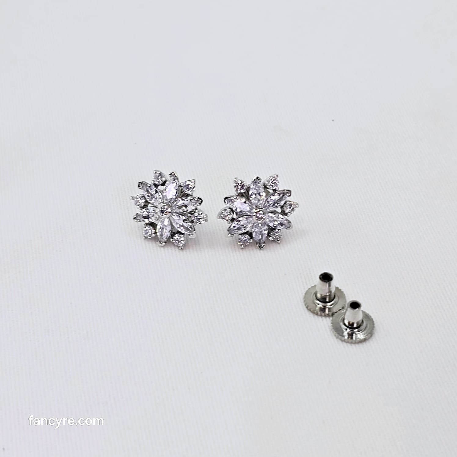 The Yasti Whitegold A.D Earring
