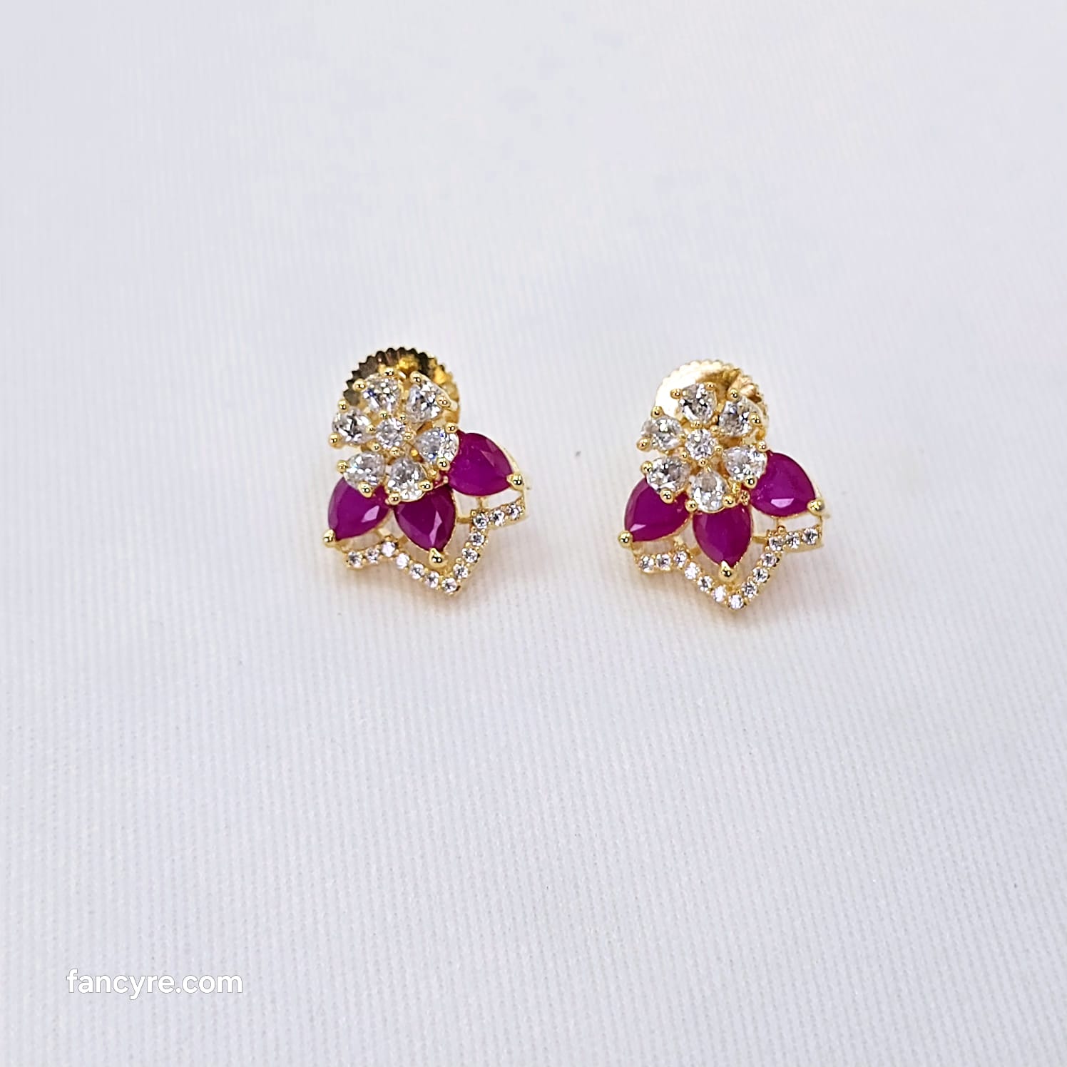 The Jerry Yellowgold A.D EArring