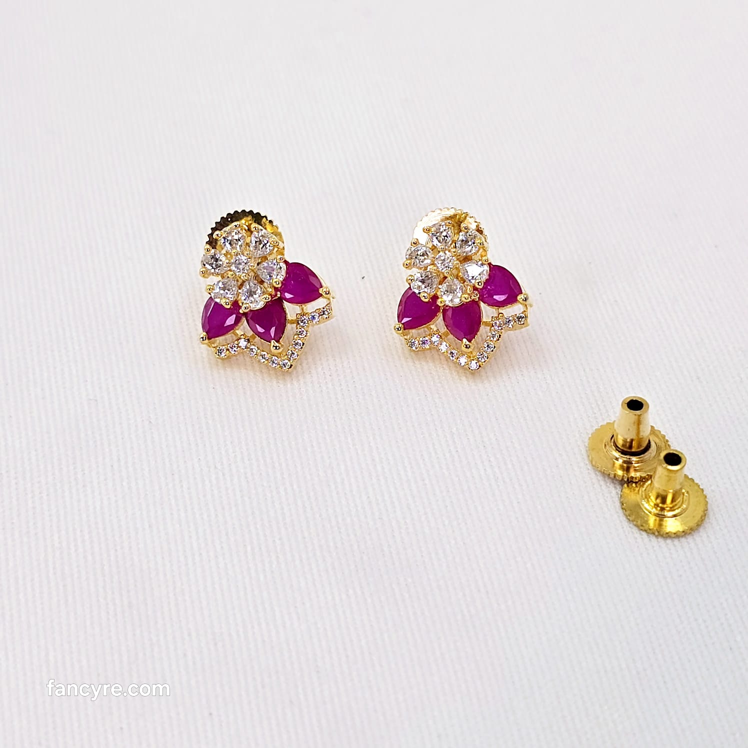 The Jerry Yellowgold A.D EArring