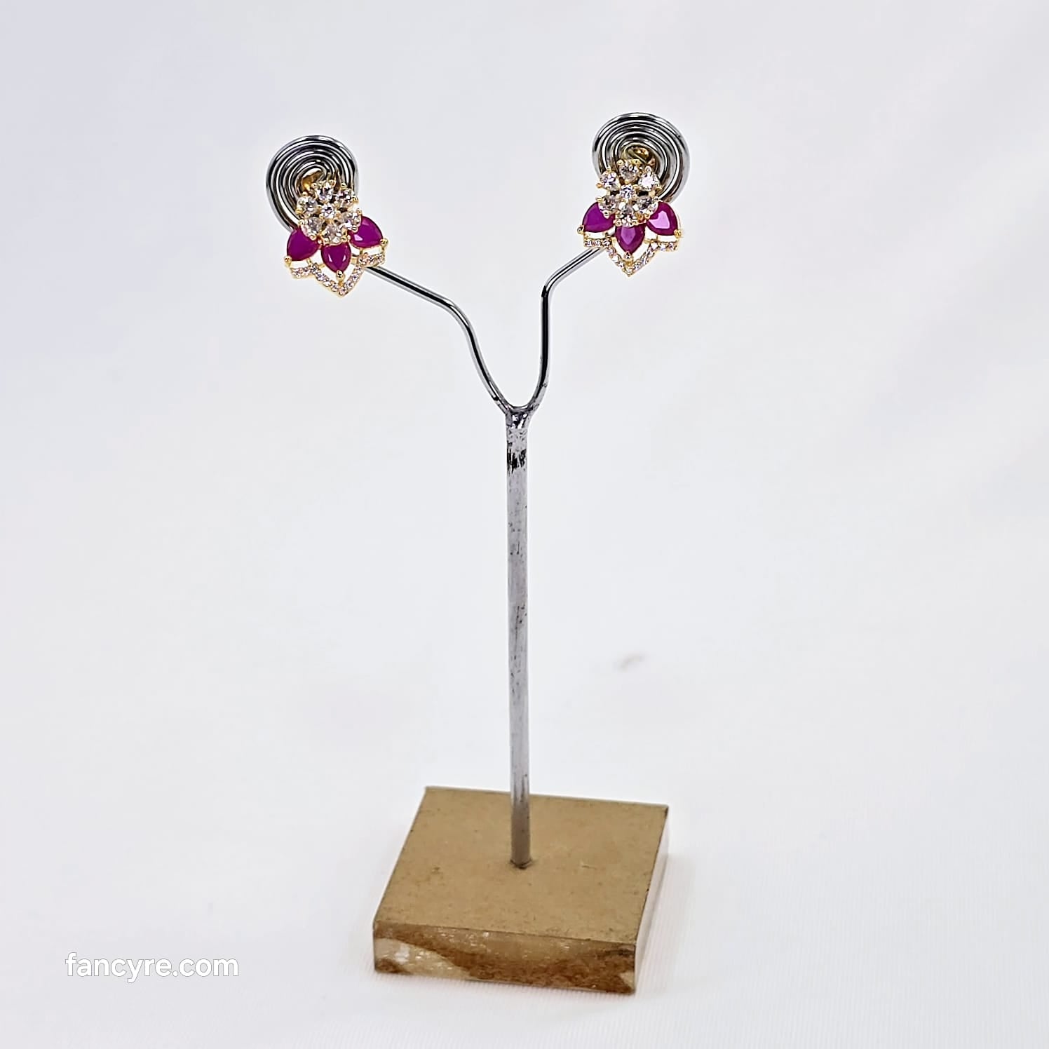 The Jerry Yellowgold A.D EArring