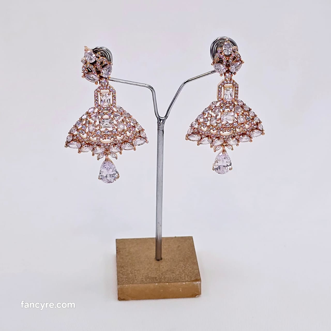 The Elowen Rosegold A.D Earring
