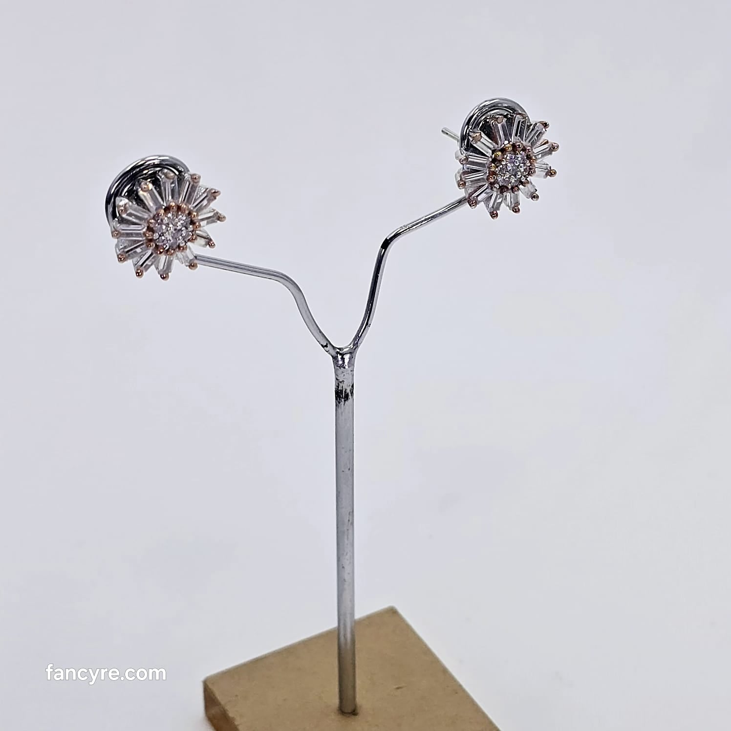 The Ada Whitegold A.D Earring