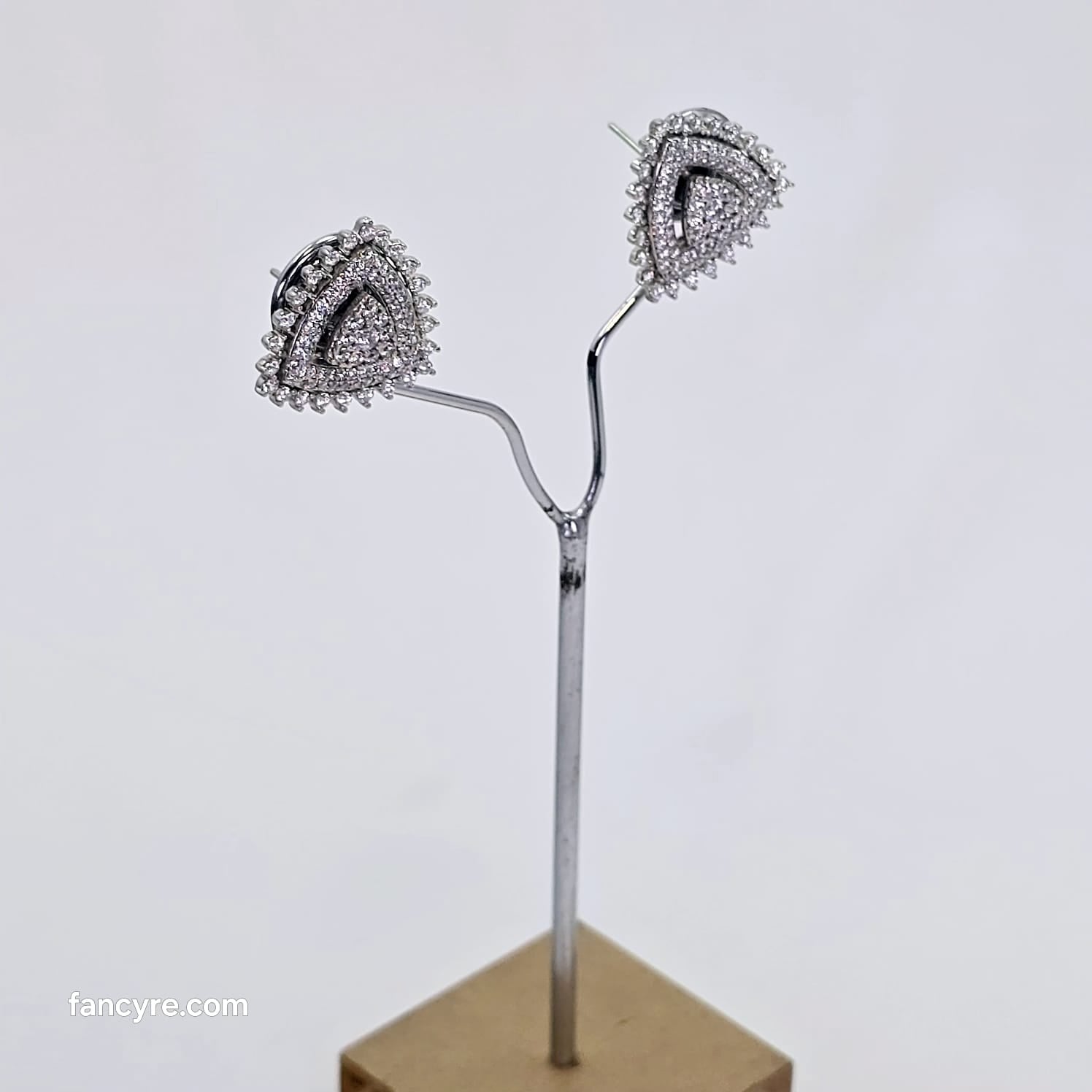 The Zehrin Whitegold A.D Earring