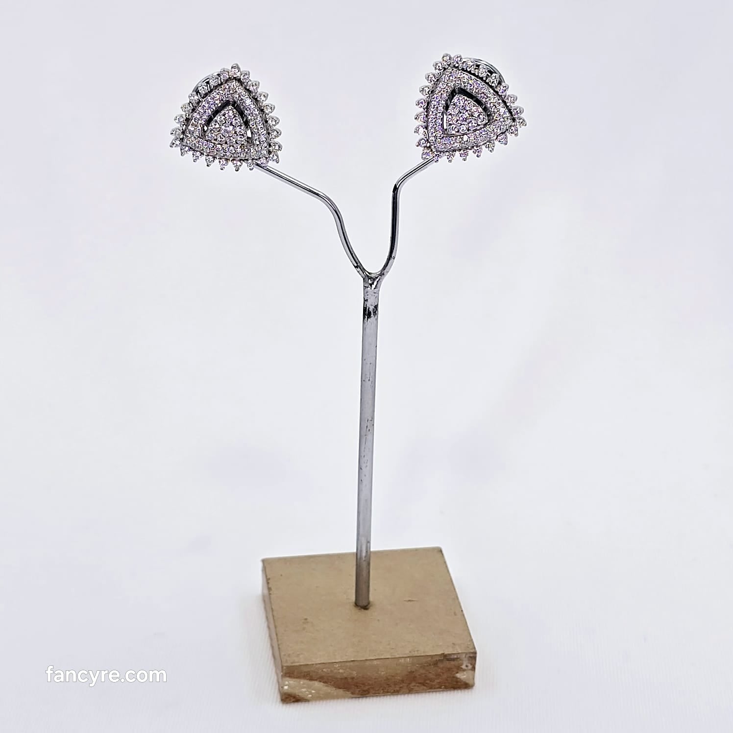 The Zehrin Whitegold A.D Earring