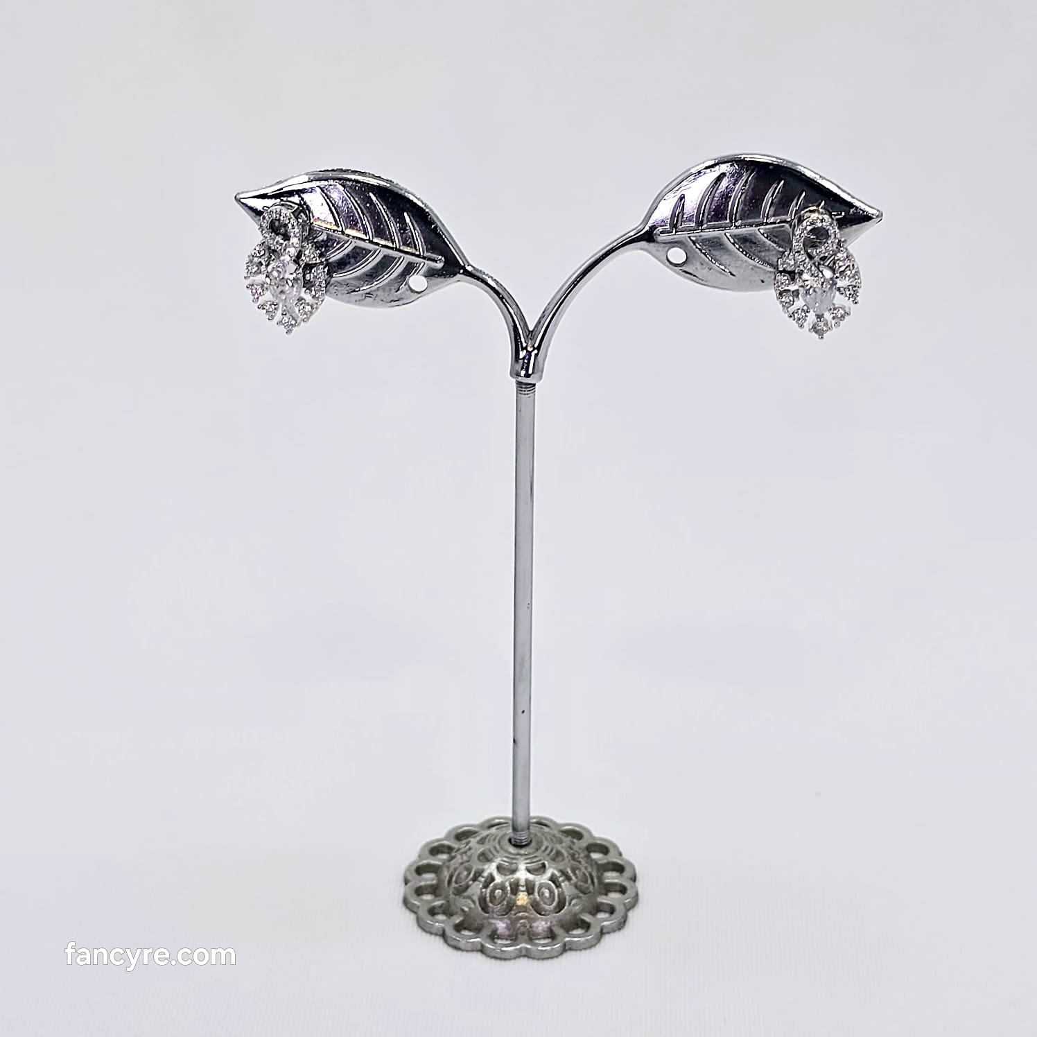 The Omera Whitegold A.D Earring