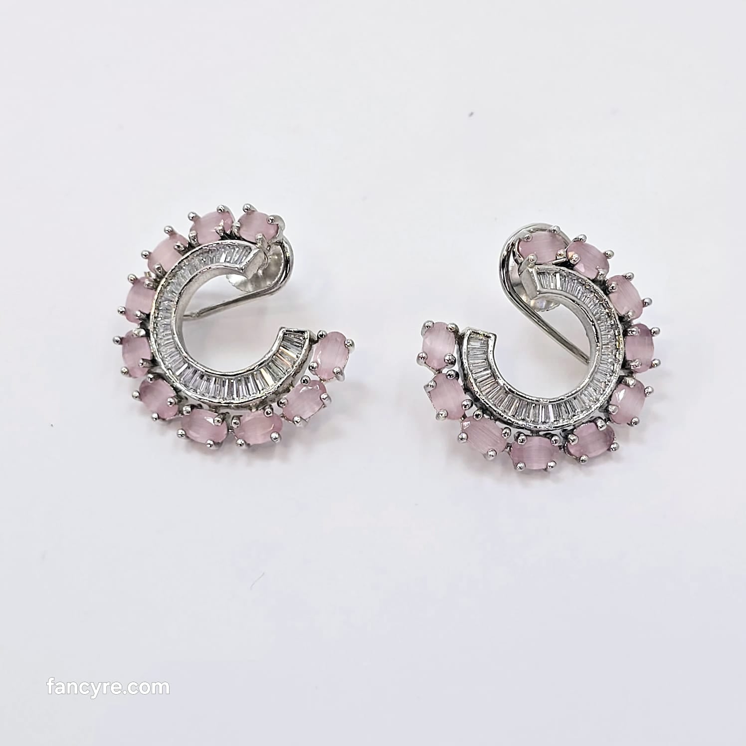 The Ulfu Whitegold A.D Earring