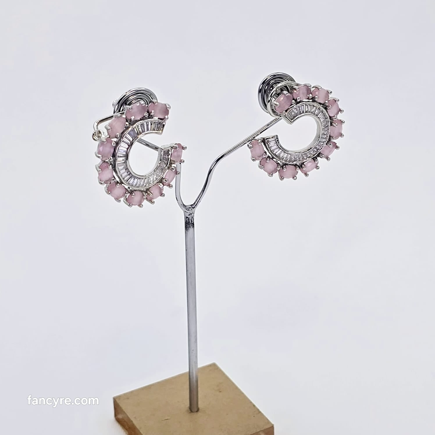 The Ulfu Whitegold A.D Earring