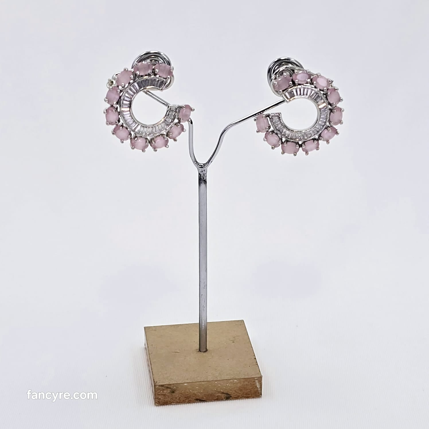 The Ulfu Whitegold A.D Earring