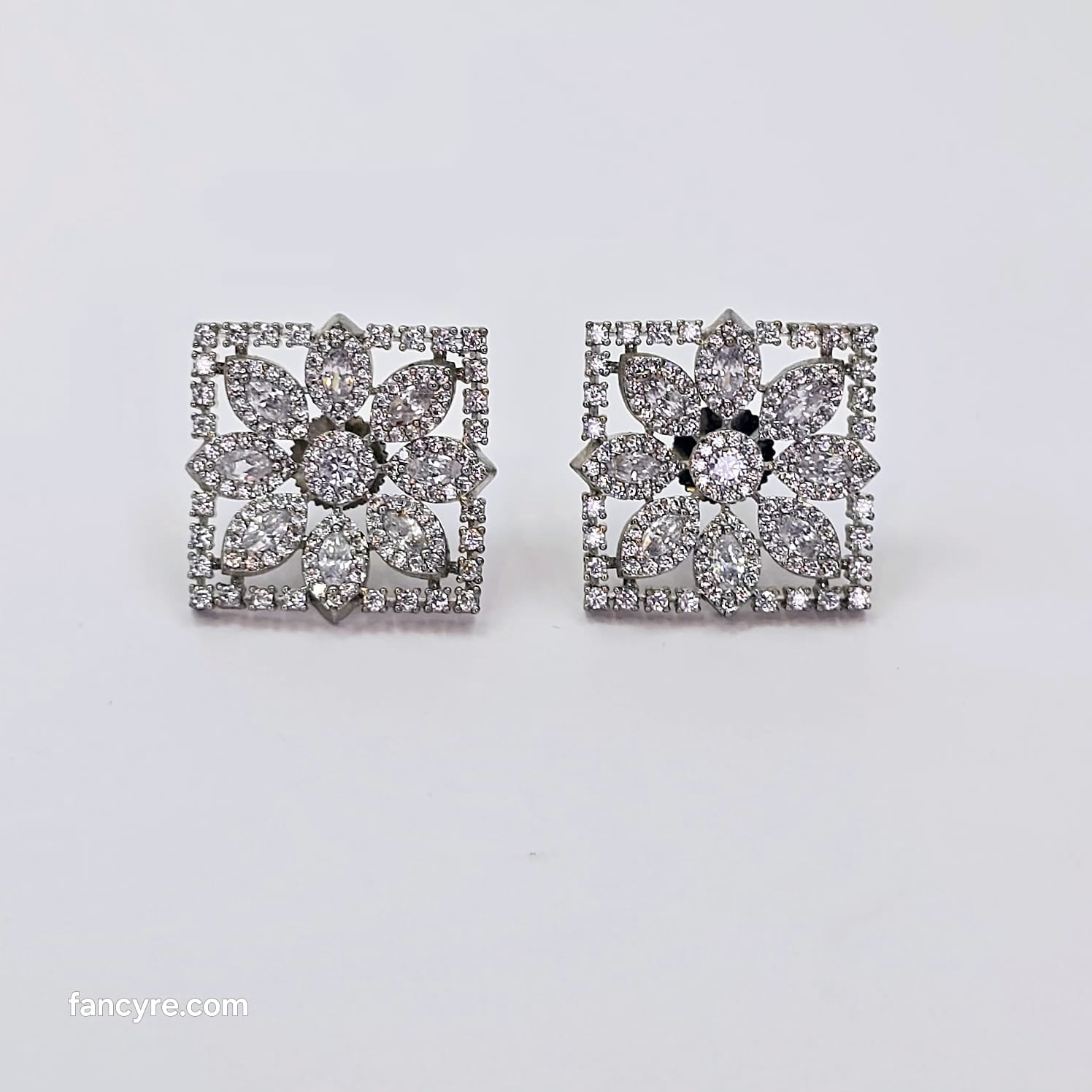 The Stice Whitegold A.D Earring