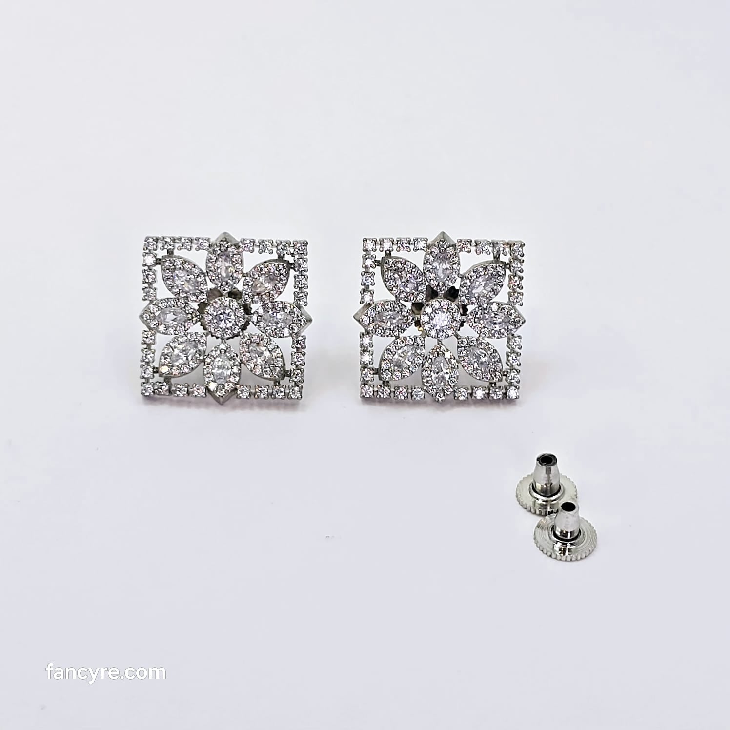 The Stice Whitegold A.D Earring