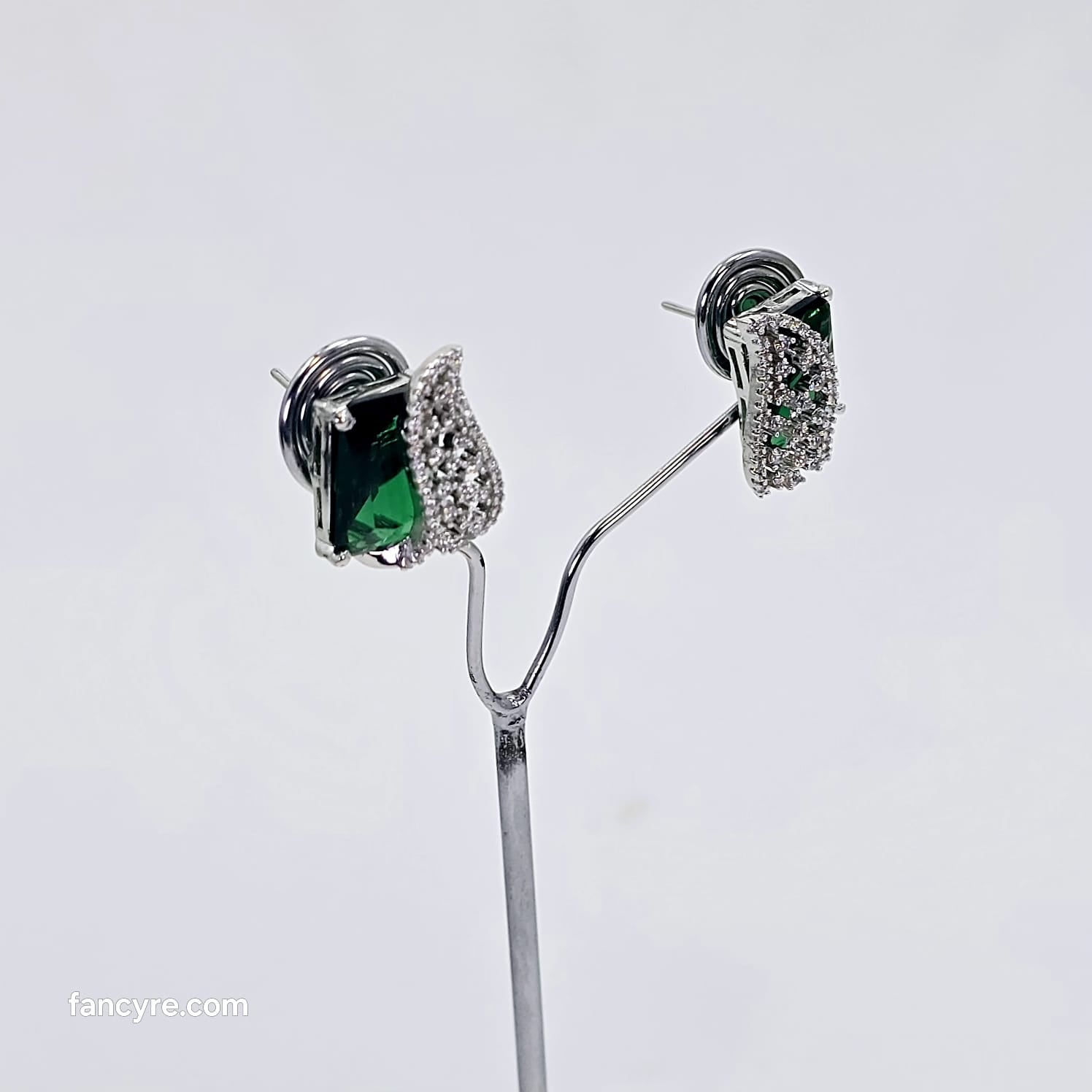 The Soren Whitegold A.D Earring