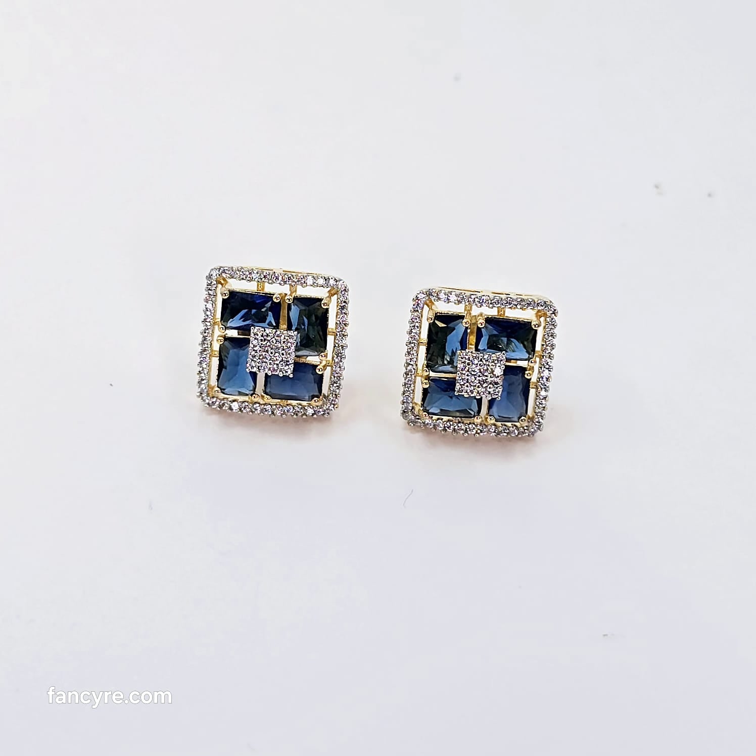 The Wendy Yellowgold A.D Earring