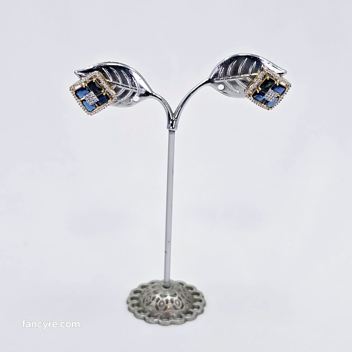 The Wendy Yellowgold A.D Earring