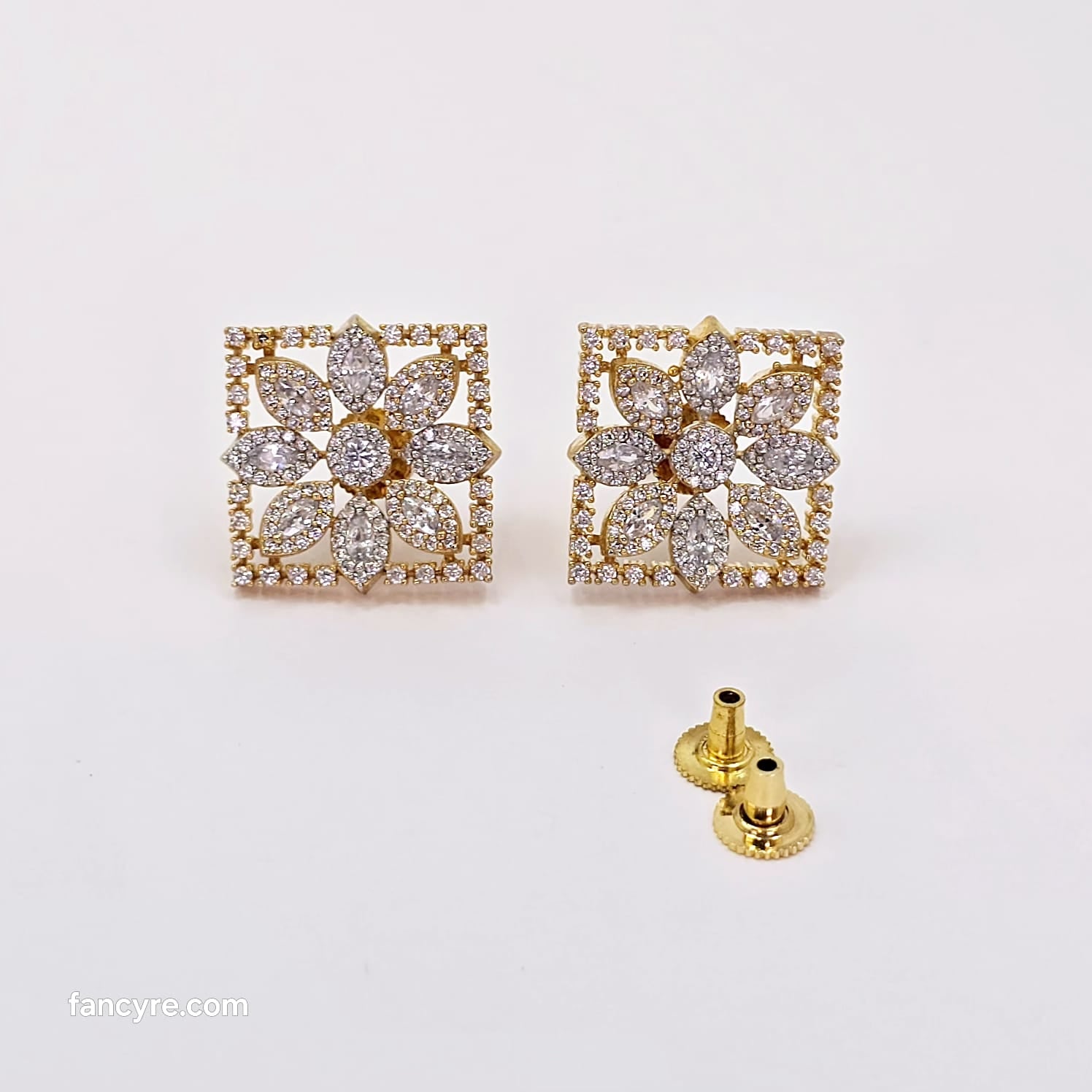The Avrill Yellowgold A.D Earring