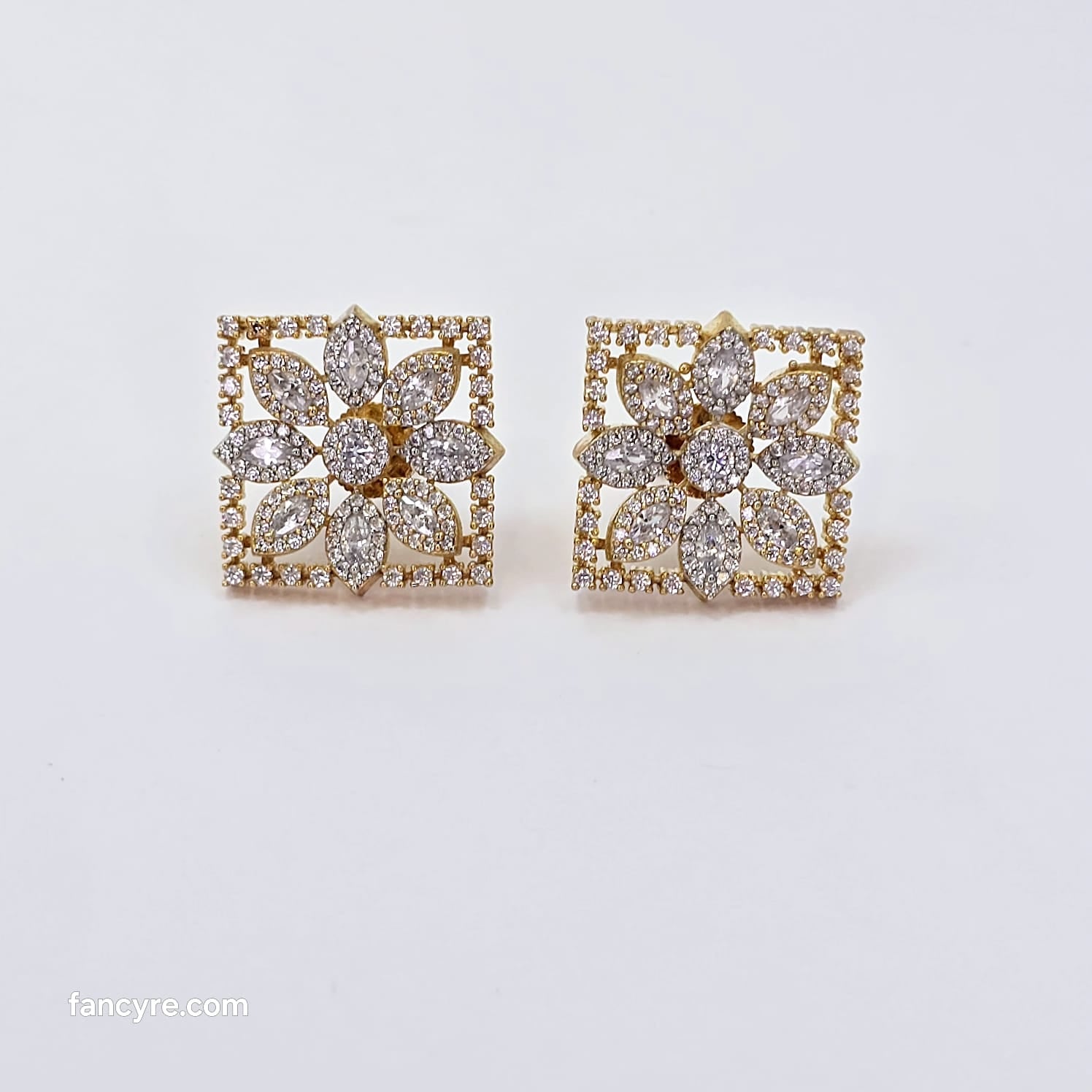 The Avrill Yellowgold A.D Earring