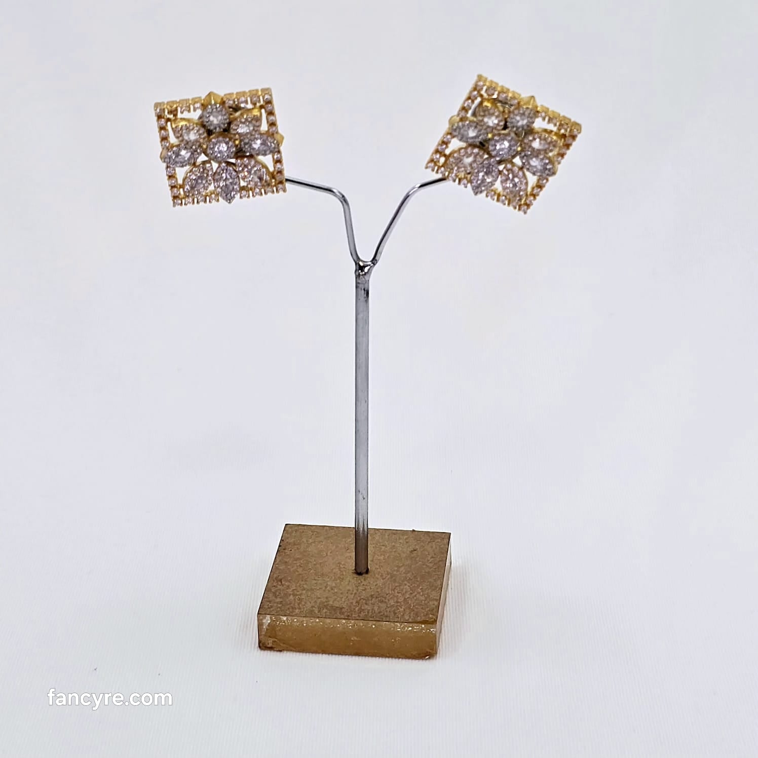 The Avrill Yellowgold A.D Earring