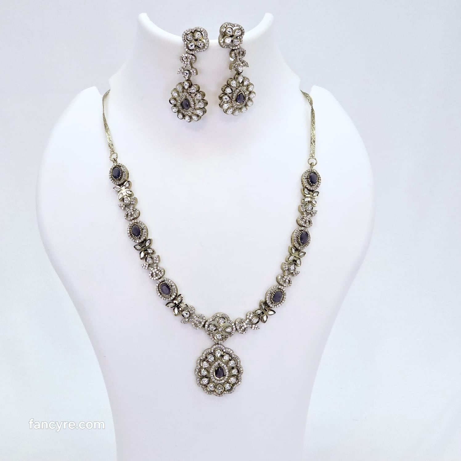 The Delyn Victorian Polish Necklace