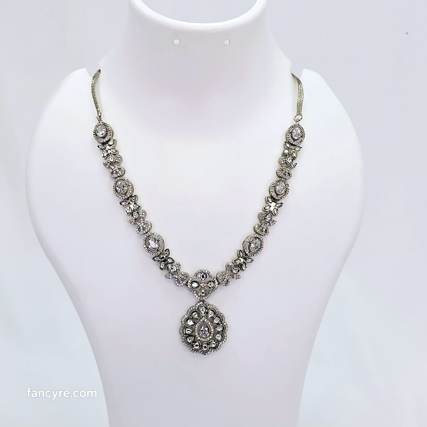 The Delyn Victorian Polish Necklace