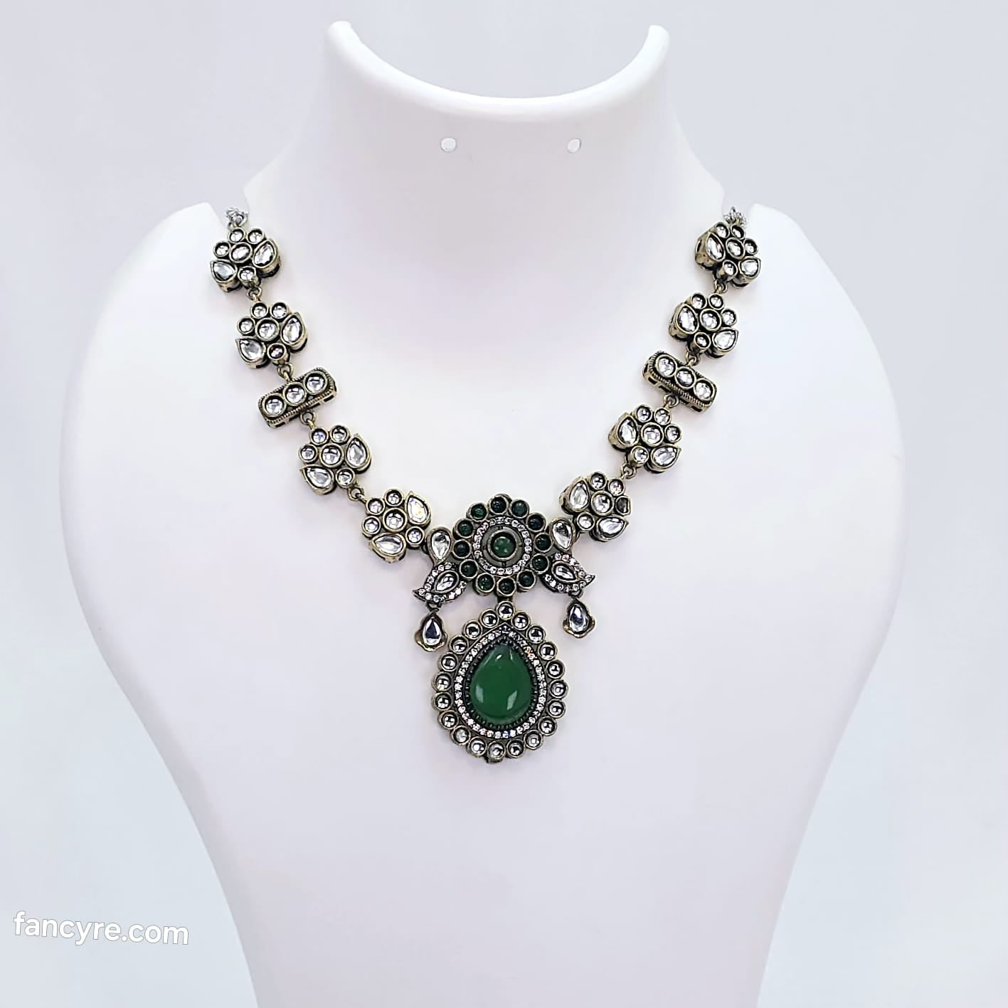 The Miraya Victorian Polish Necklace