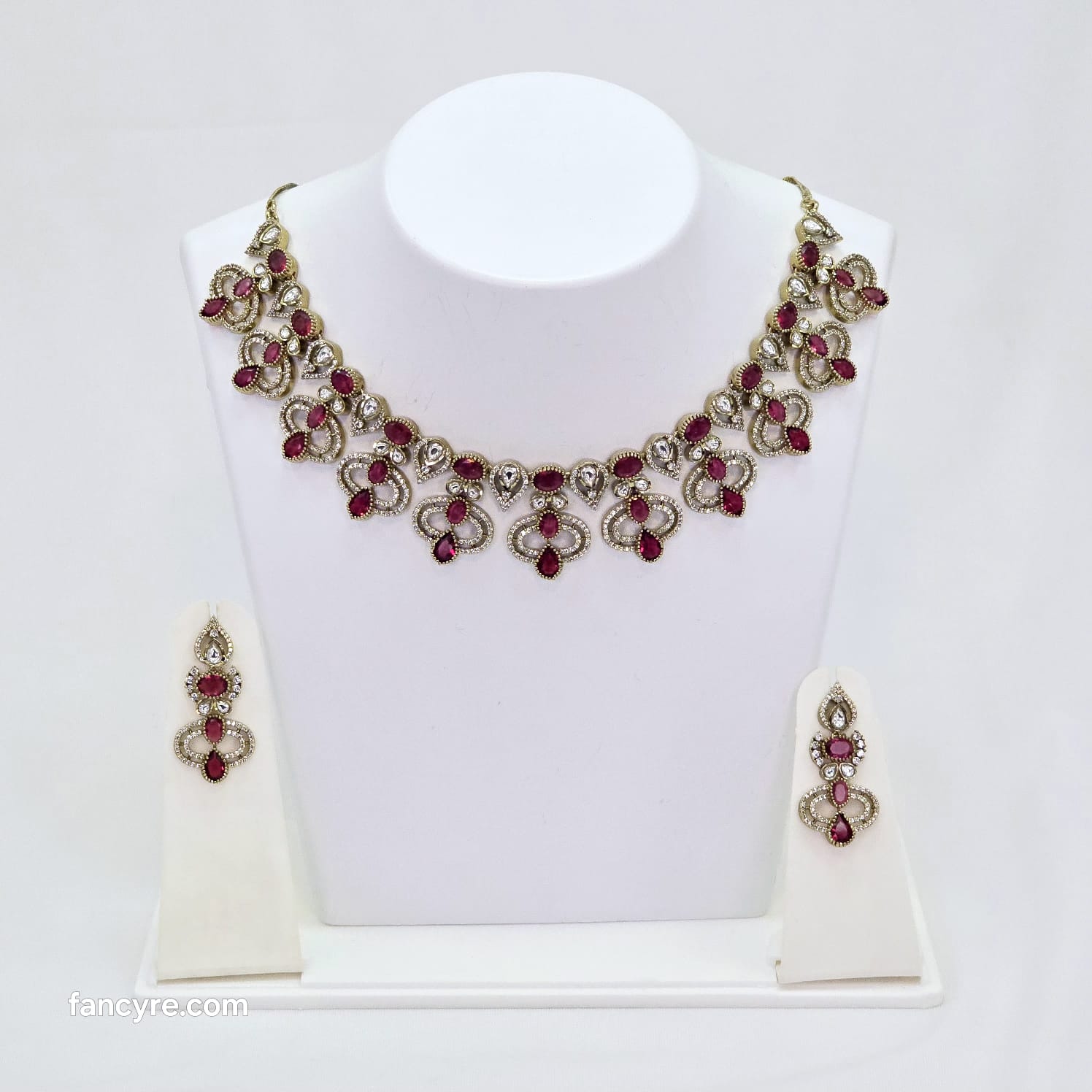 The Twila Victorian Polish Necklace