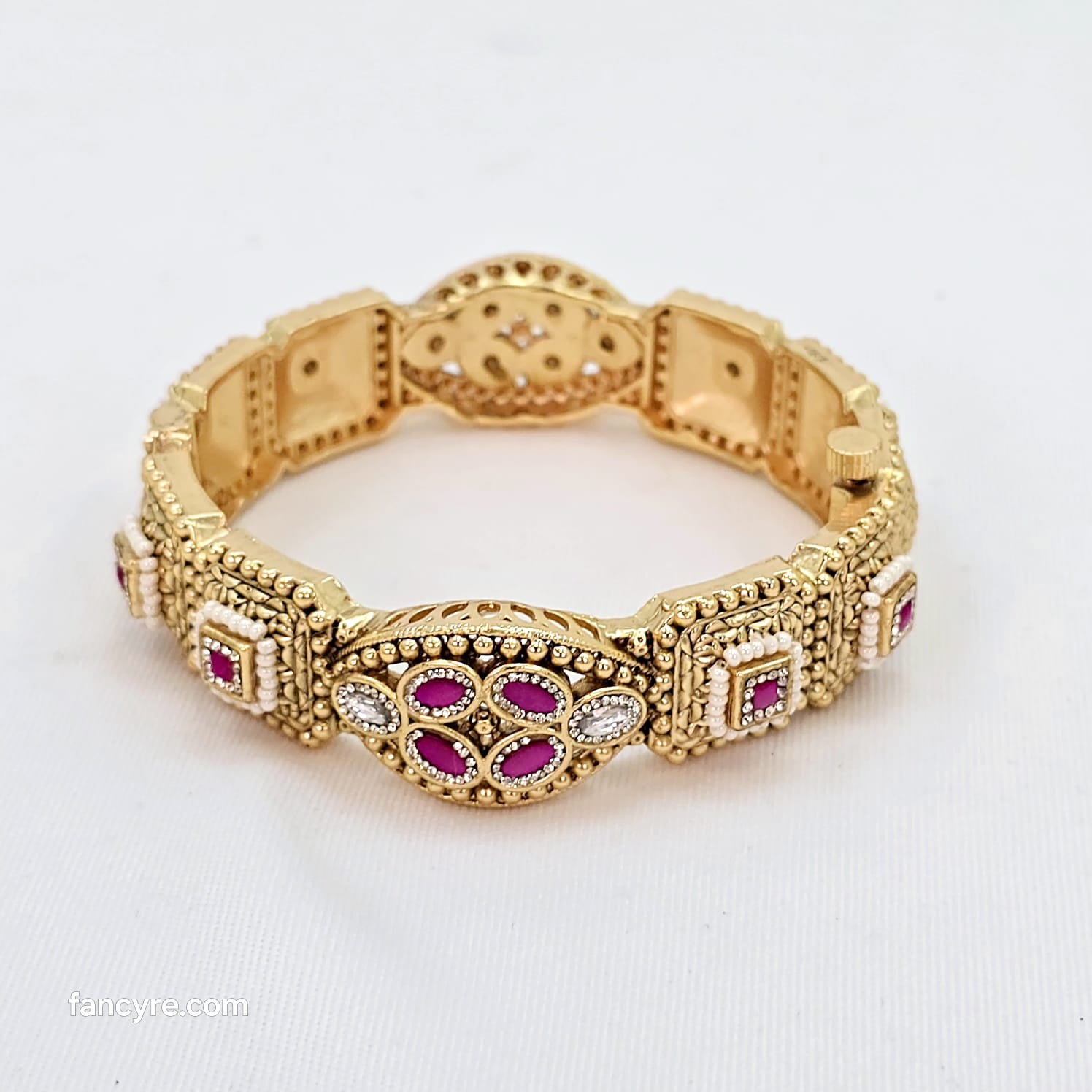 The Veda Rajwadi Bangle
