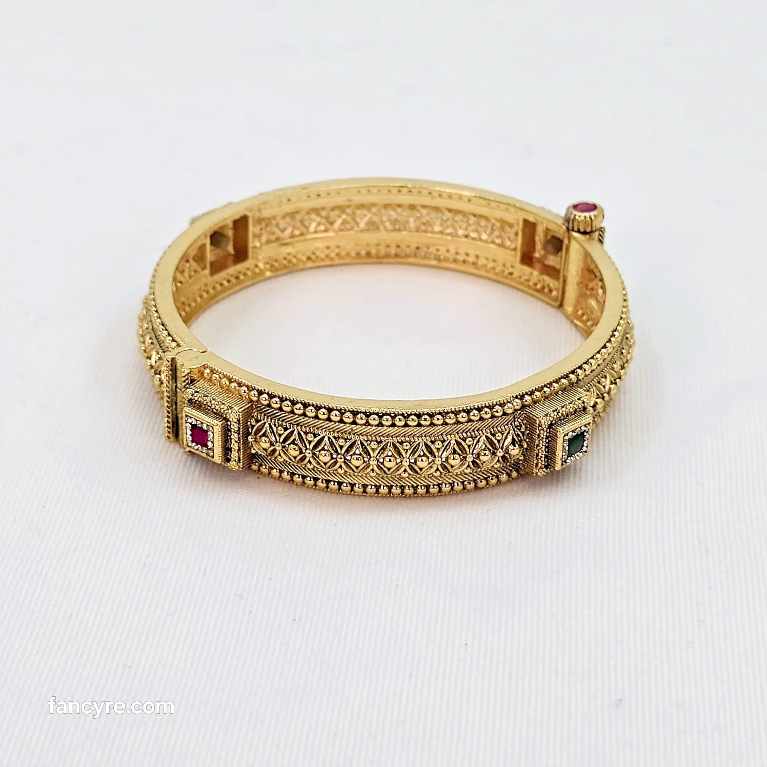 The Gitika Rajwadi Bangle