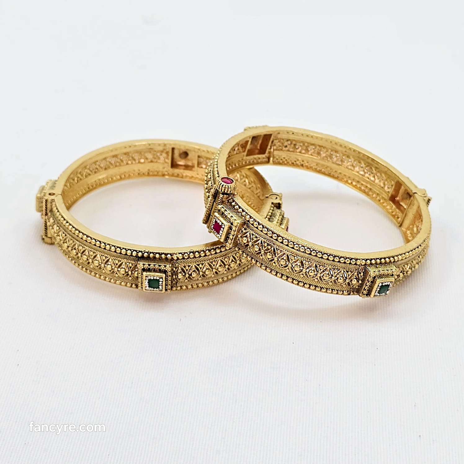 The Gitika Rajwadi Bangle