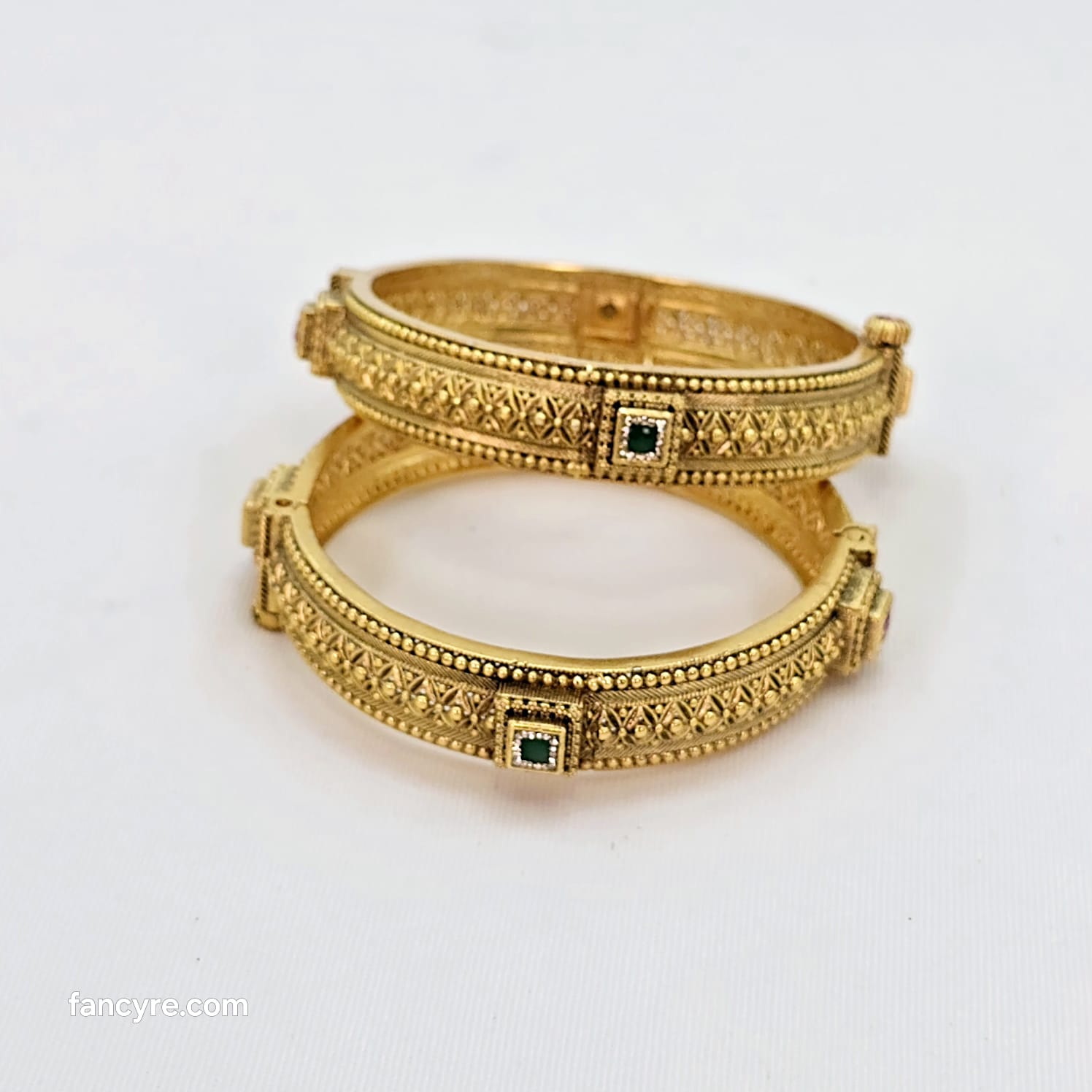 The Gitika Rajwadi Bangle