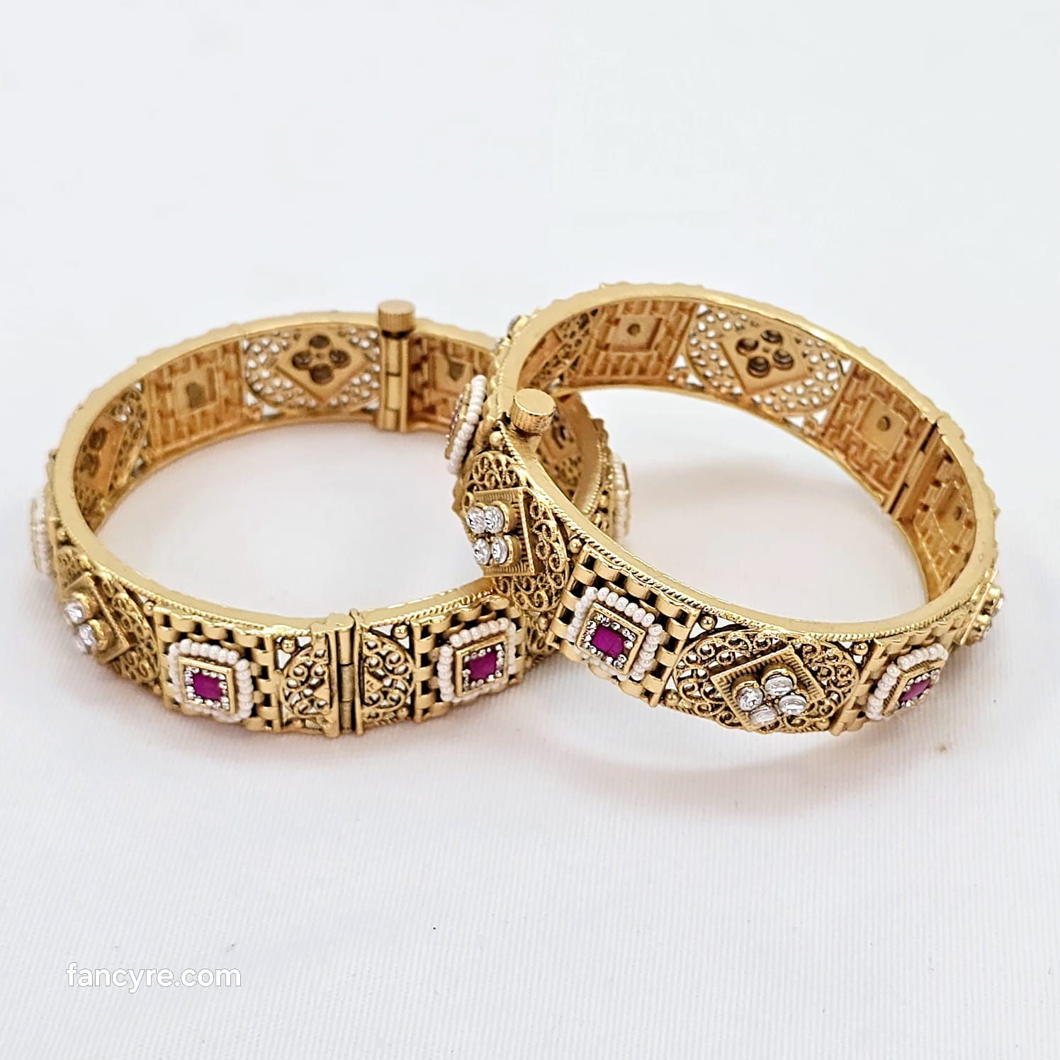 The Niha Rajwadi Bangle
