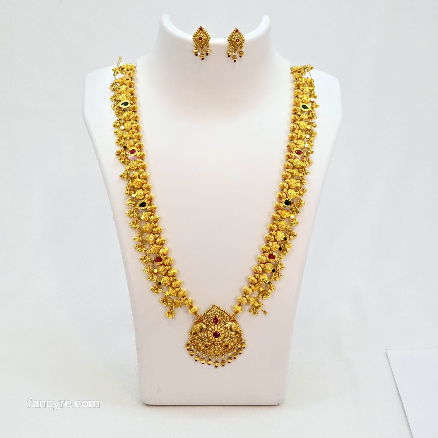 The Aarini Antique Goldforming Saaj