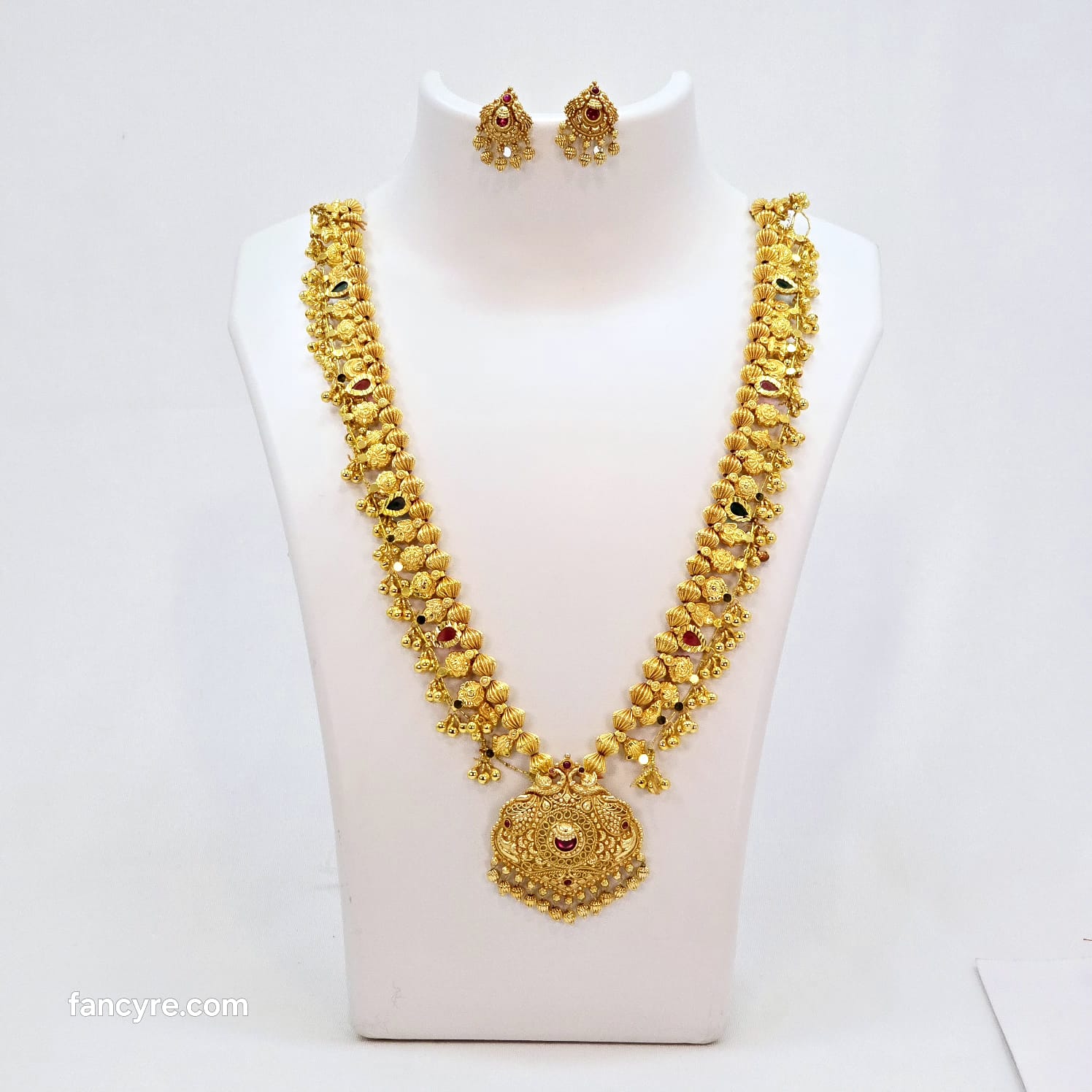 The Ashwika Antique Goldforming Saaj