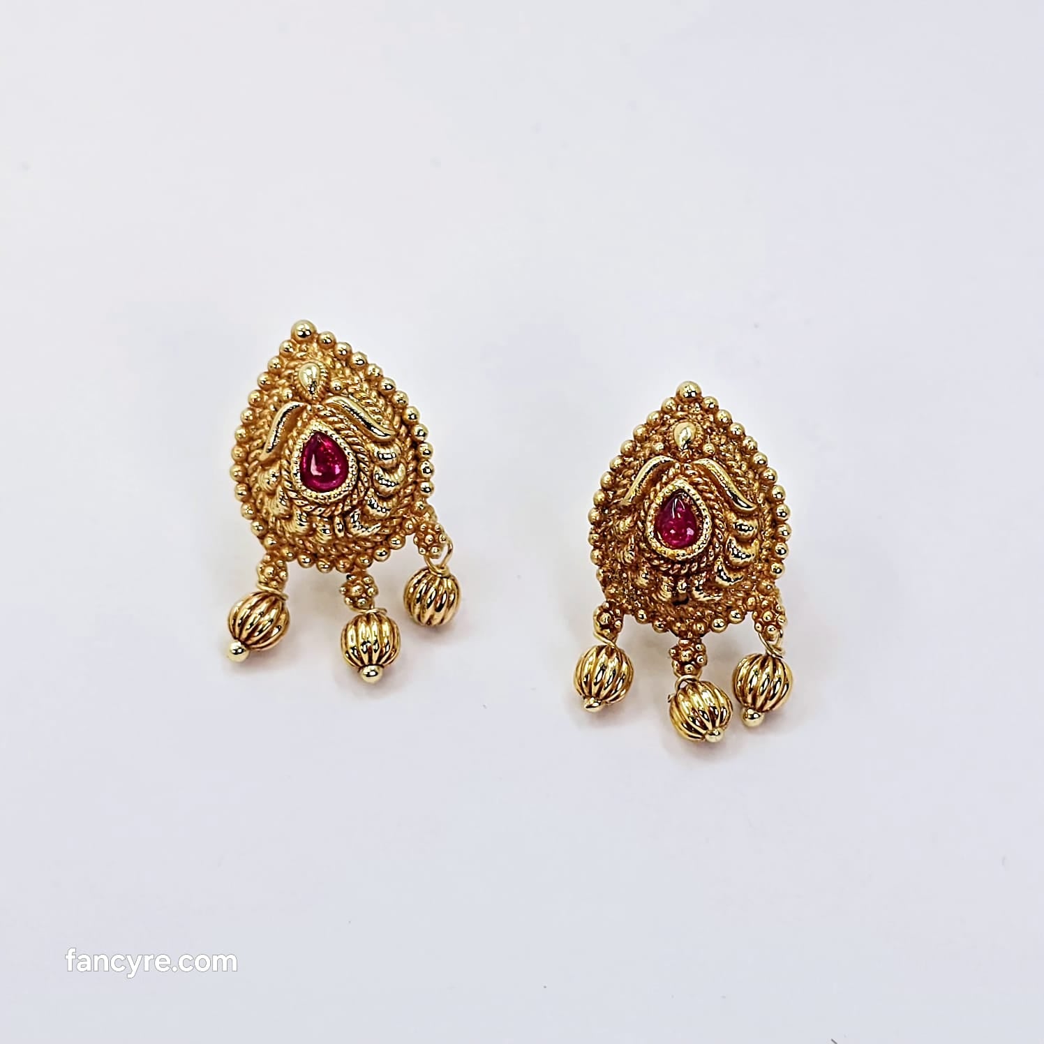 The Ojasvi Antique Goldforming Saaj