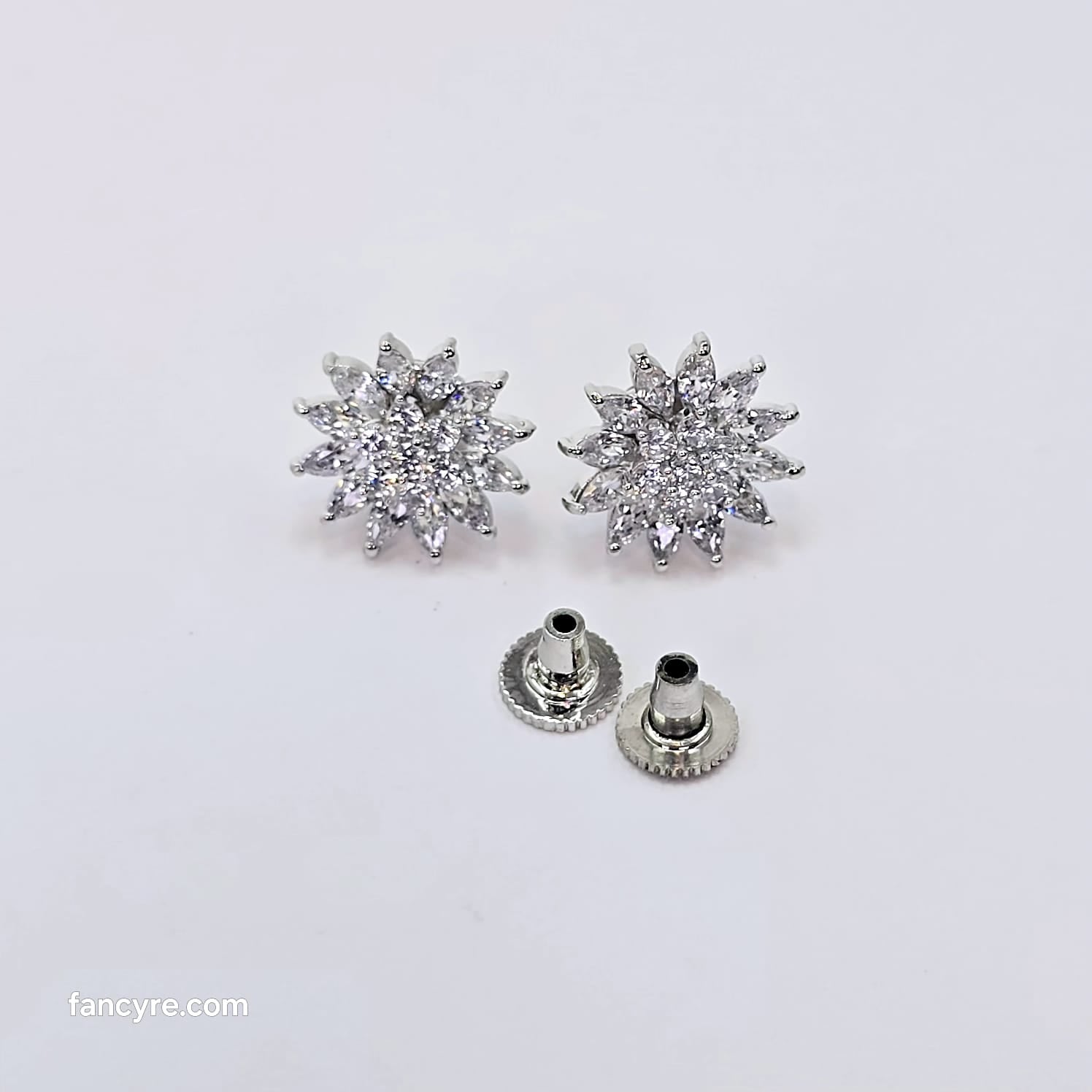 The Ori Whitegold A.D Pendant Earring